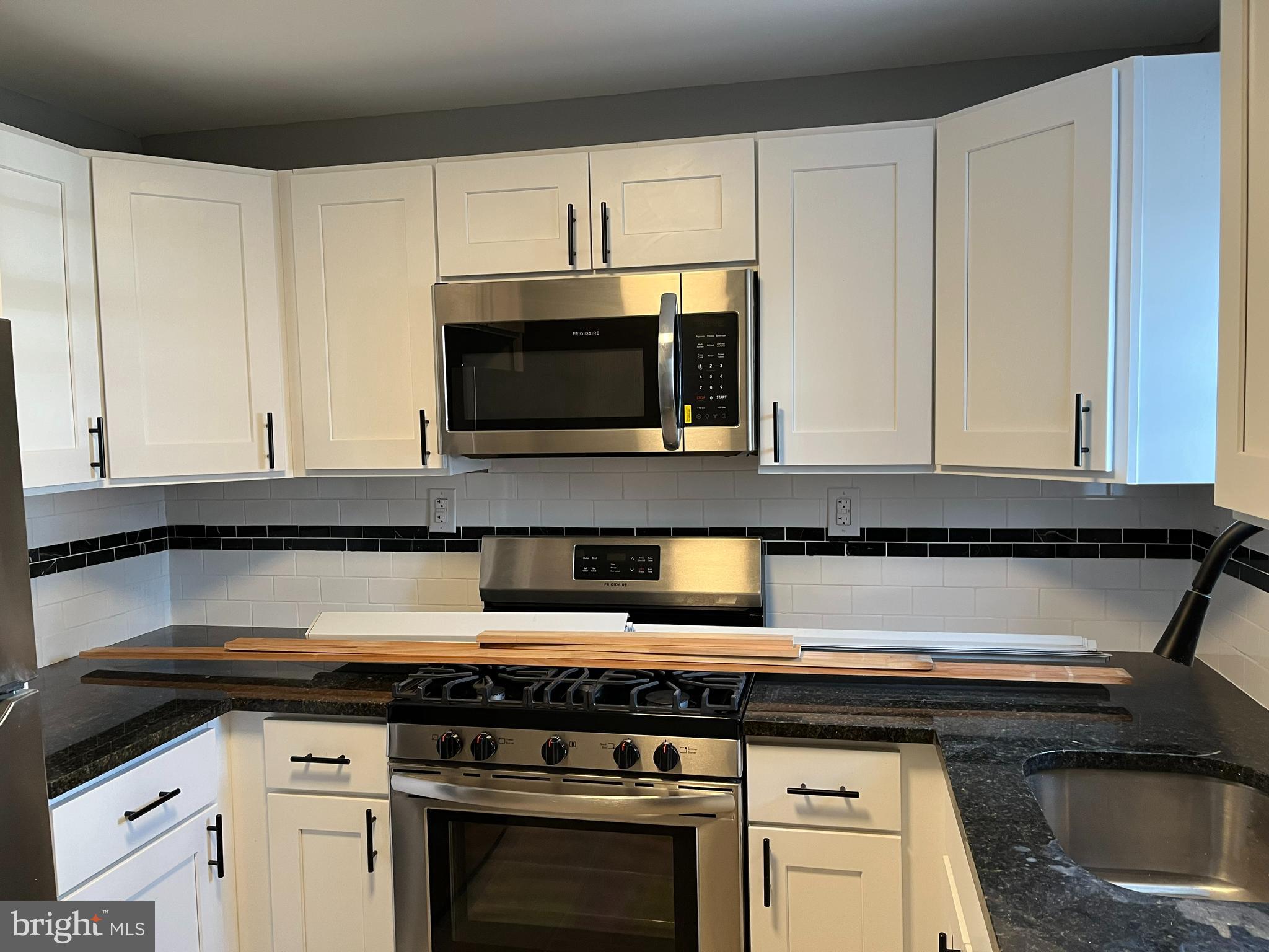 PORT RICHMOND - Residential Lease