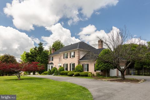 Photo of 8809 Saunders Lane, BETHESDA, MD 20817 (MLS # MDMC2219076)