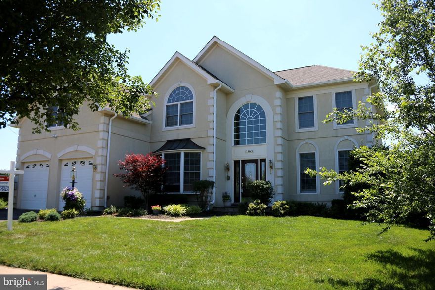 On Golf Course in South Riding! Open floor plan w/ vaulted ceilings, 2 story foyer & den, floor to ceiling stone FP & windows, woods thruout & multiple walk in closets w/ custom shelving. Upgrd gourmet kitchen w/ stainless appliances & sunroom overlooks treed backyard & golf course. Laundry on main. Sunroom & family room ext in rear. Sep Office. Speakers thruout. 10 foot ceilings in LL.  NEW Roof.