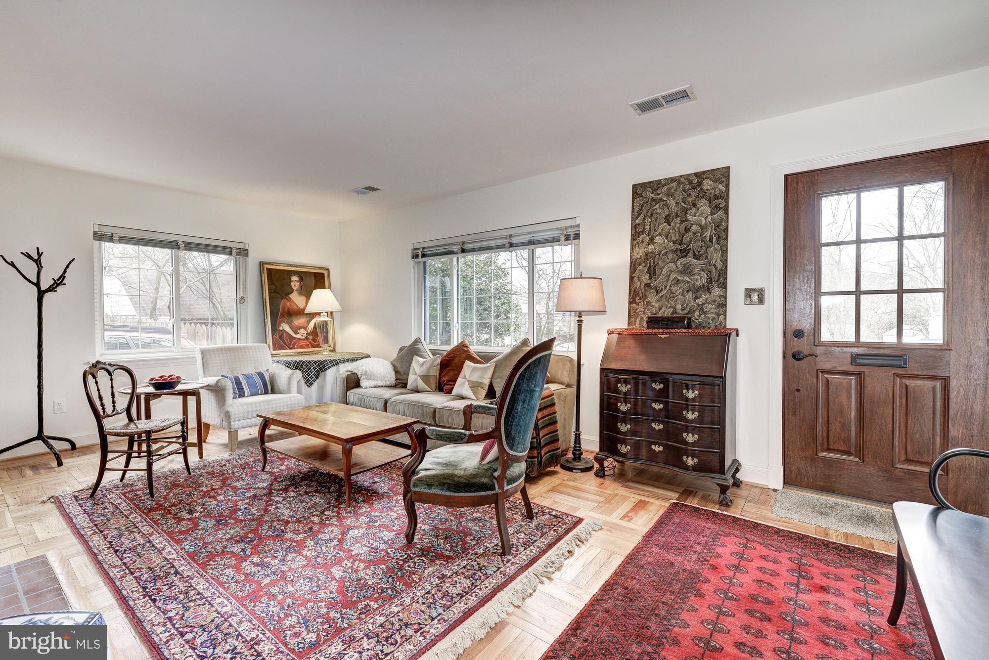 COUNTRY CLUB MANOR - Residential Lease