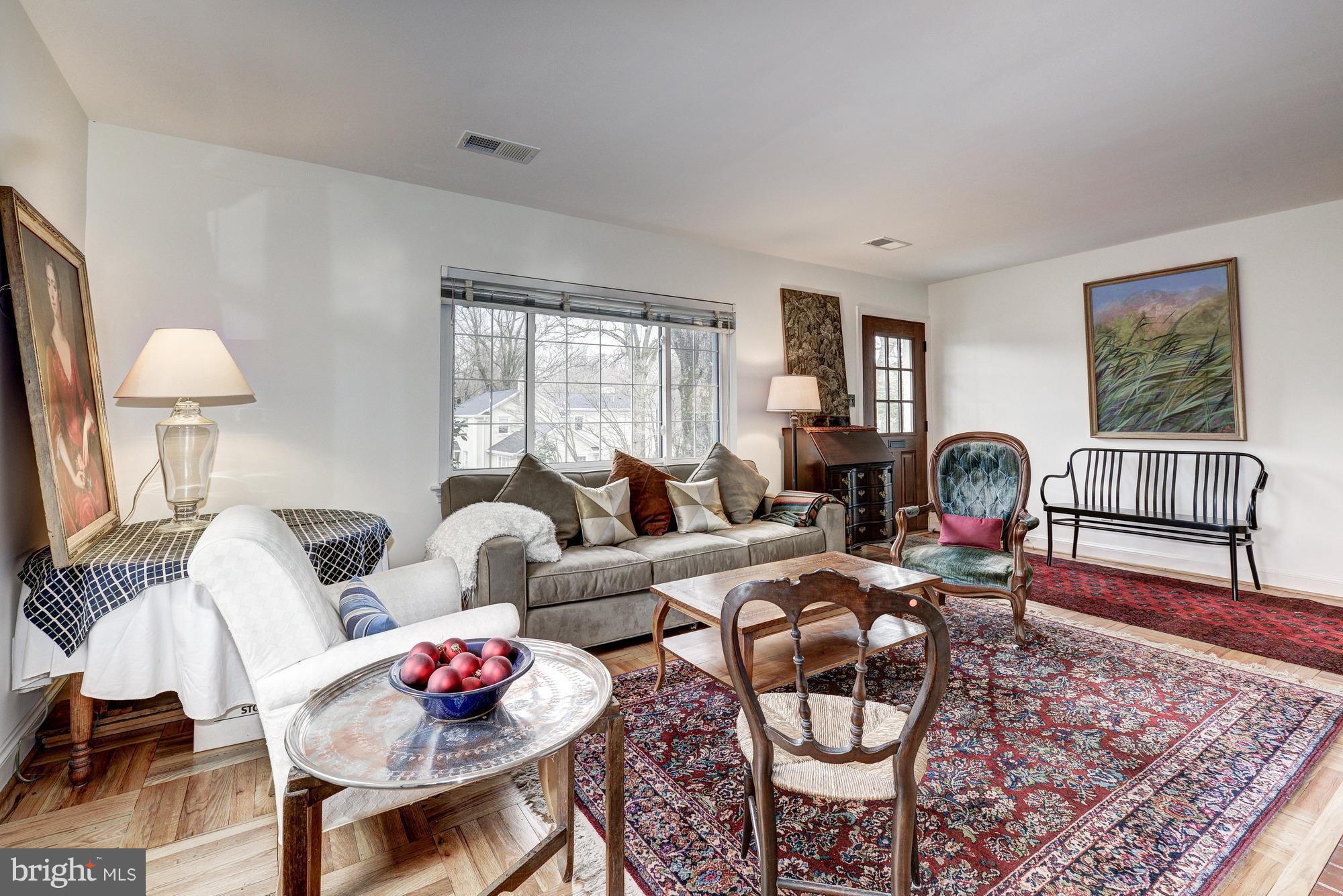 COUNTRY CLUB MANOR - Residential Lease