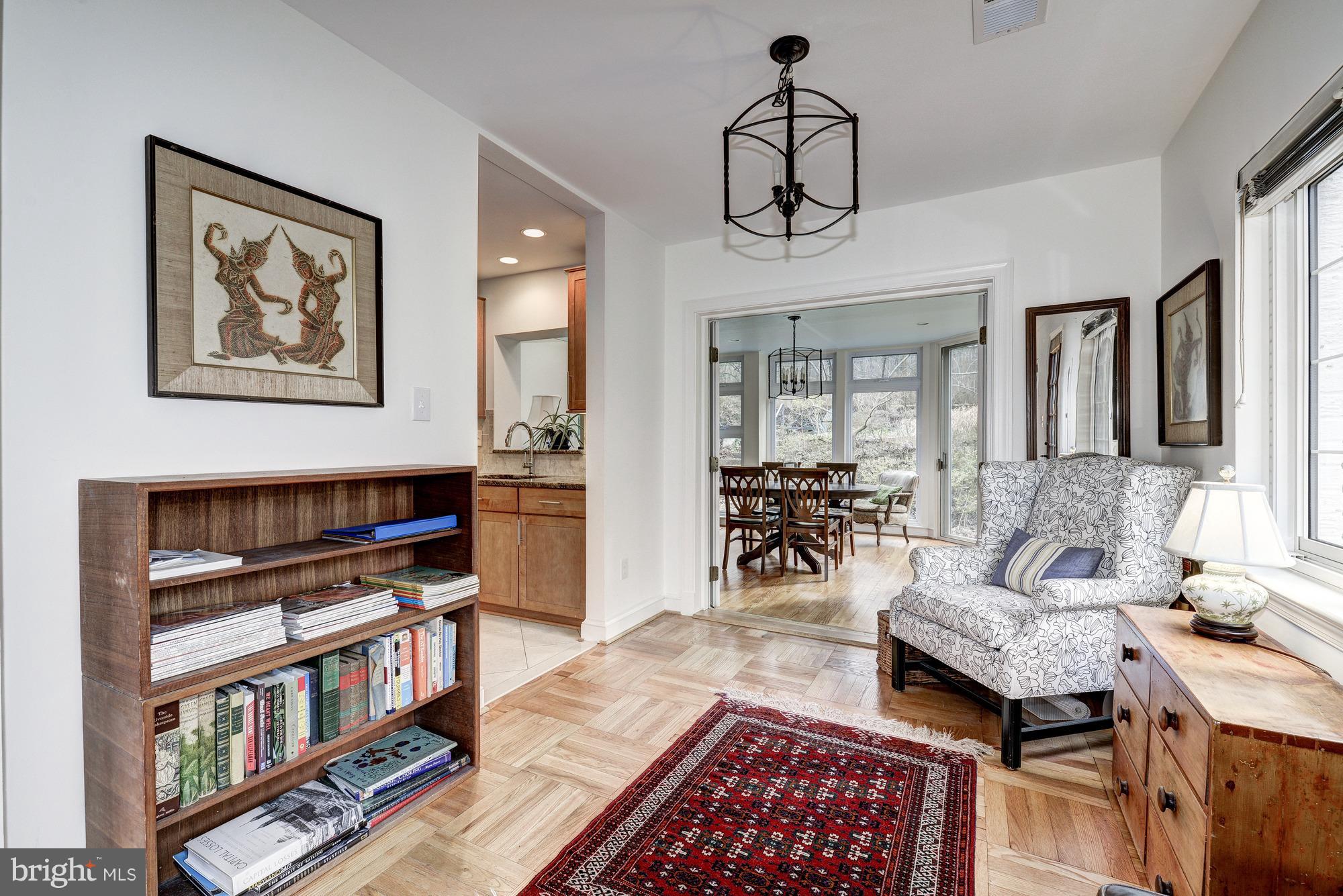 COUNTRY CLUB MANOR - Residential Lease