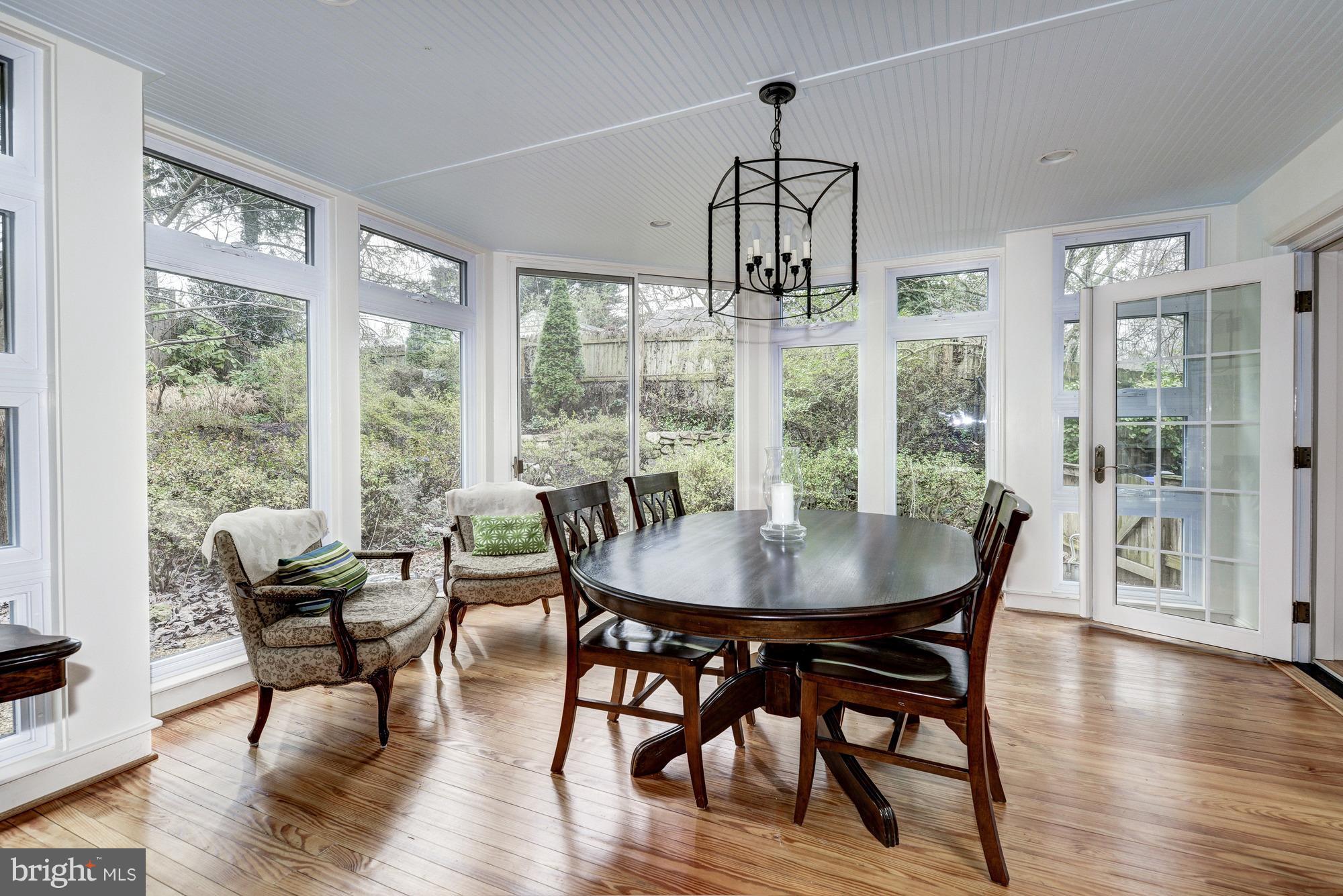 COUNTRY CLUB MANOR - Residential Lease