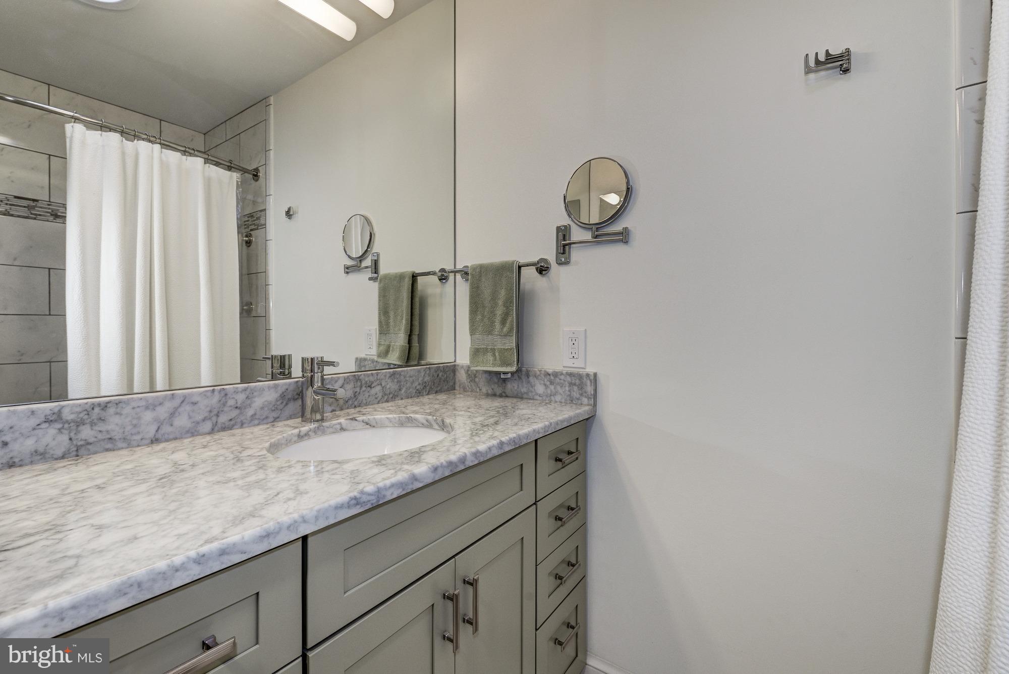 COUNTRY CLUB MANOR - Residential Lease