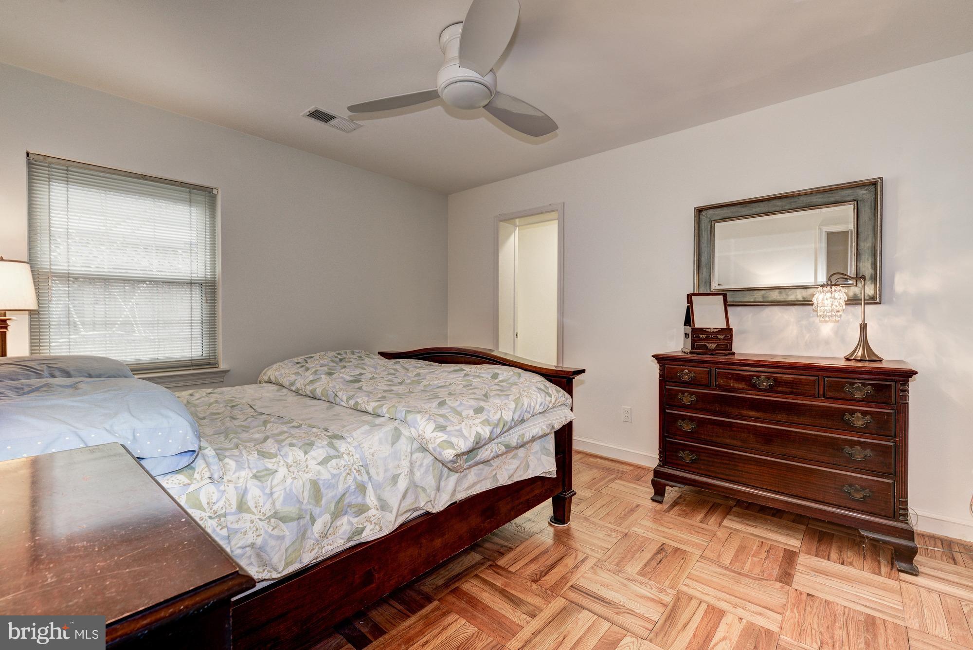 COUNTRY CLUB MANOR - Residential Lease