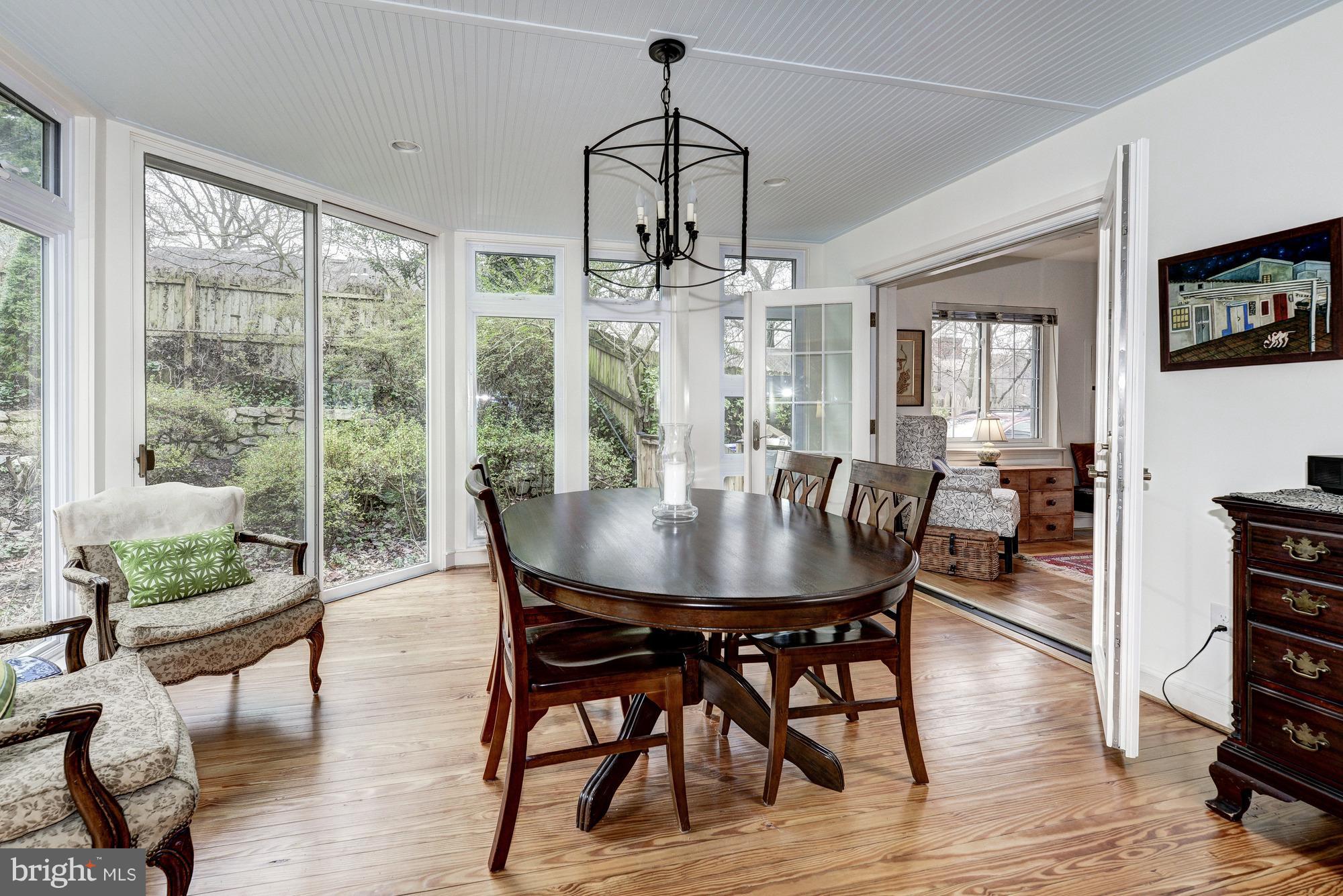 COUNTRY CLUB MANOR - Residential Lease