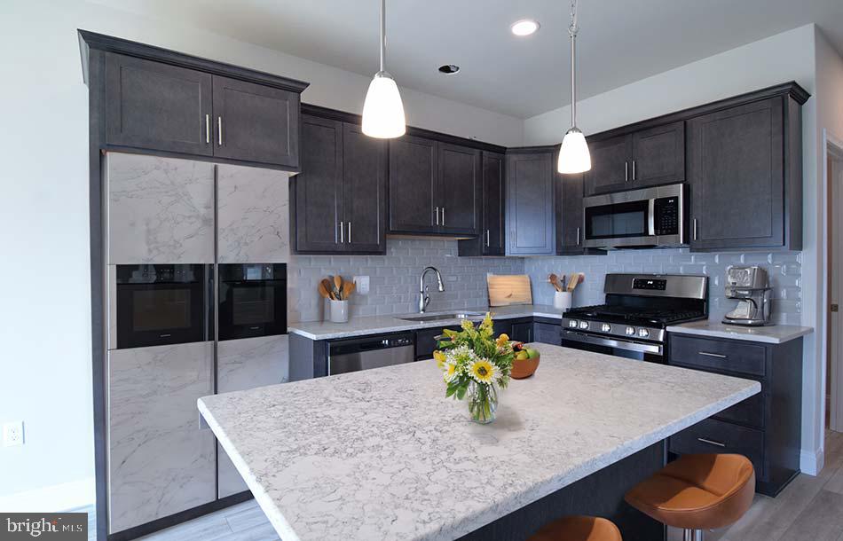 MCINTOSH FARMS - Residential