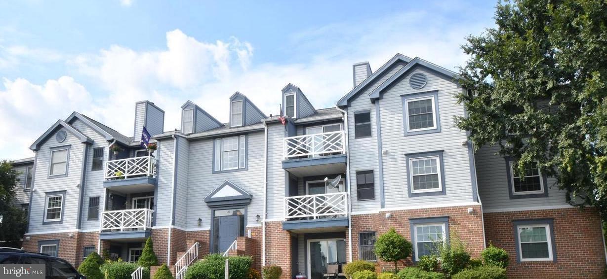 LAUREL WOODS - Residential