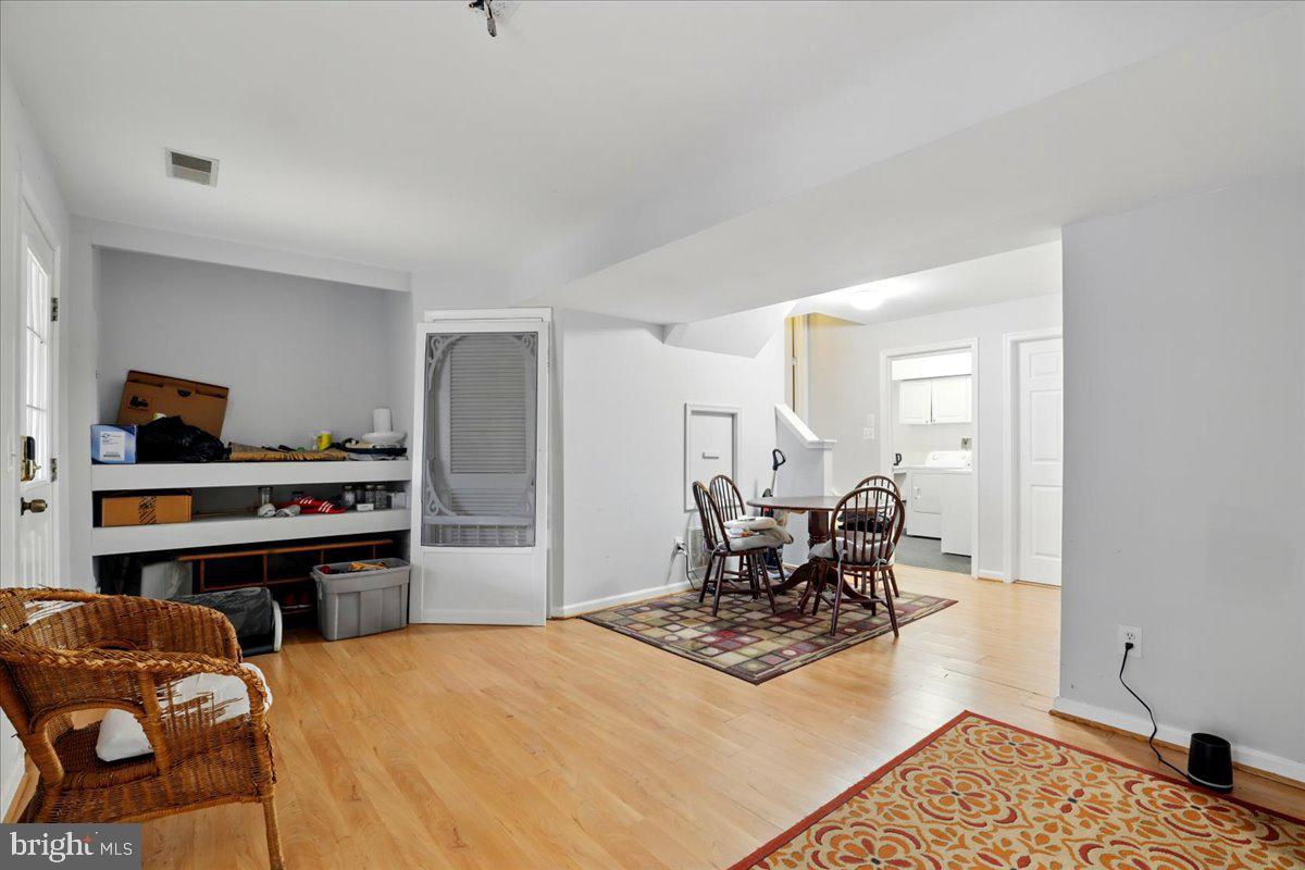 STRATFORD - Residential Lease