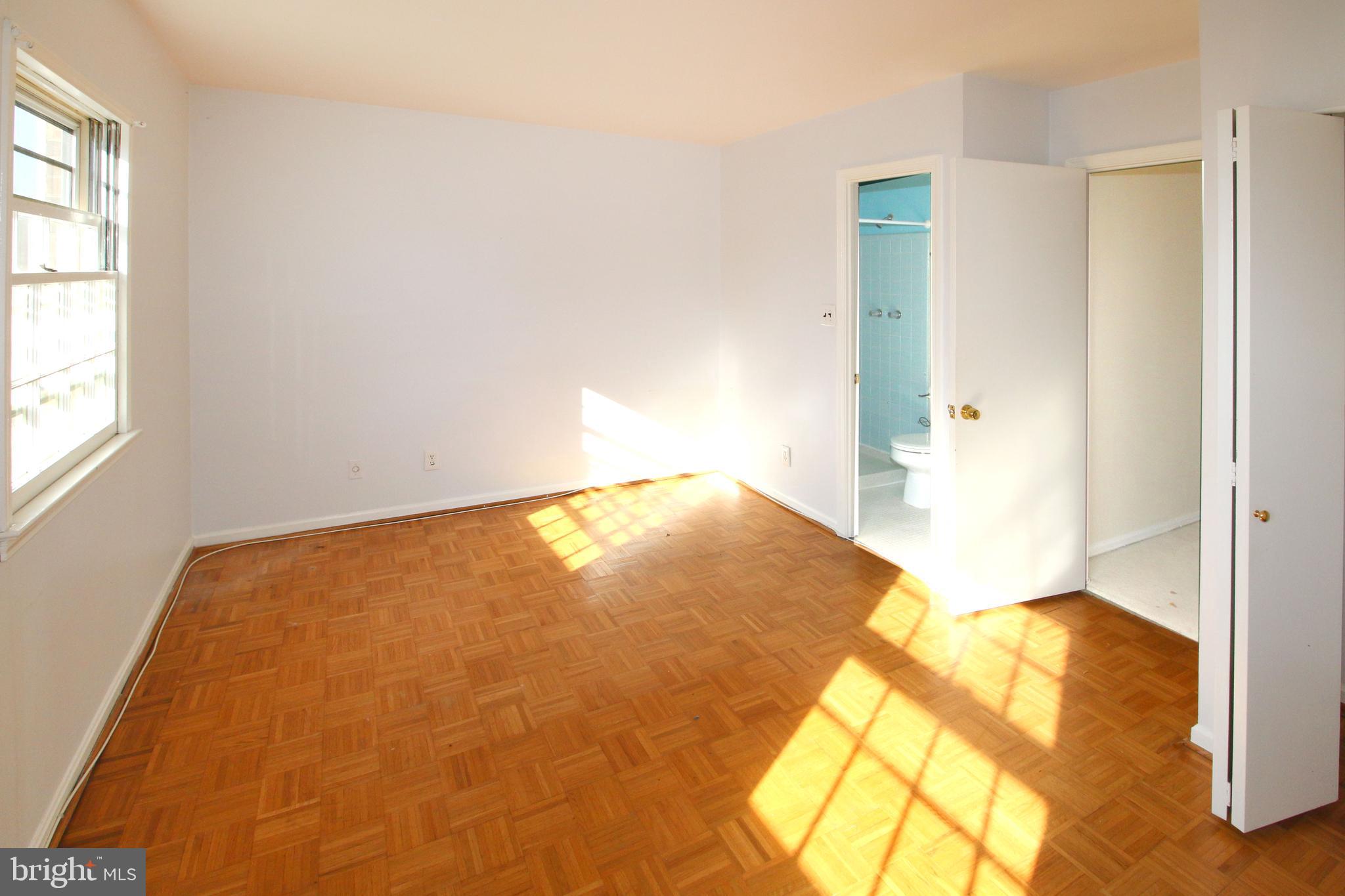 LONDON TOWNE - Residential