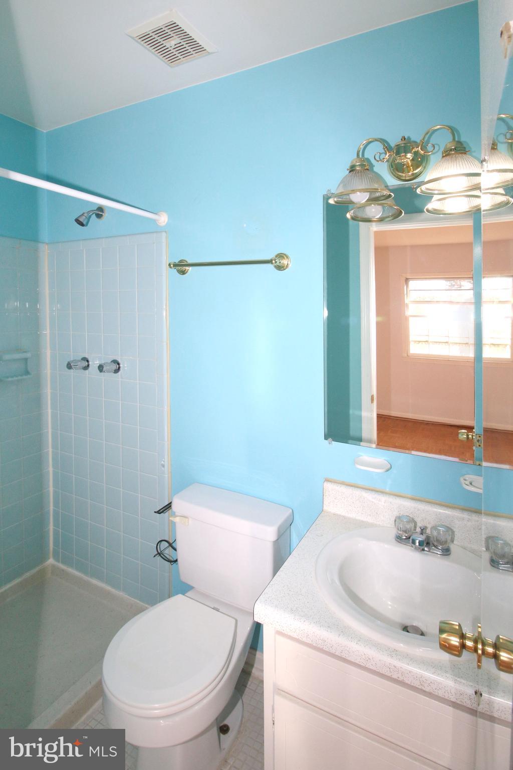 LONDON TOWNE - Residential