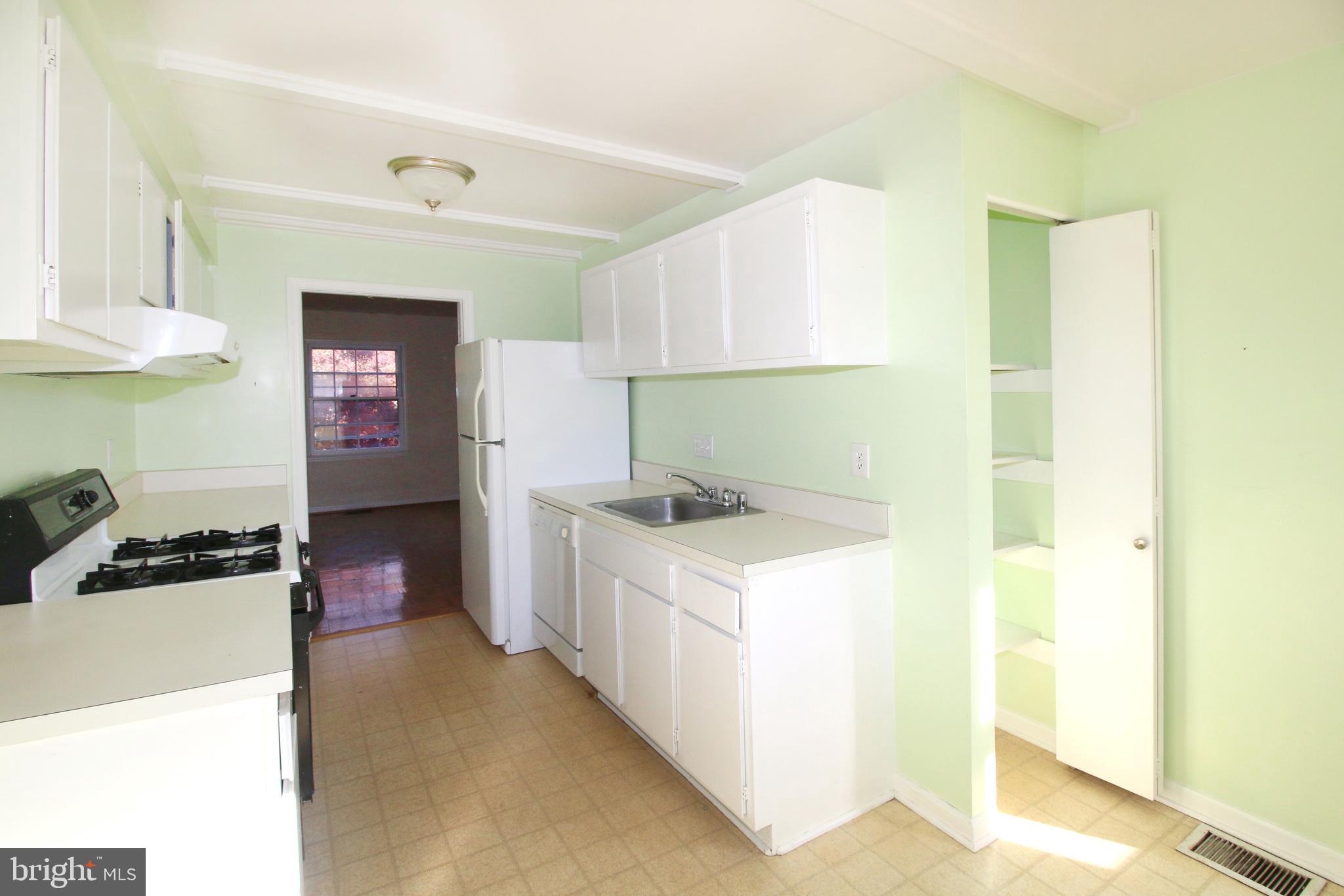 LONDON TOWNE - Residential