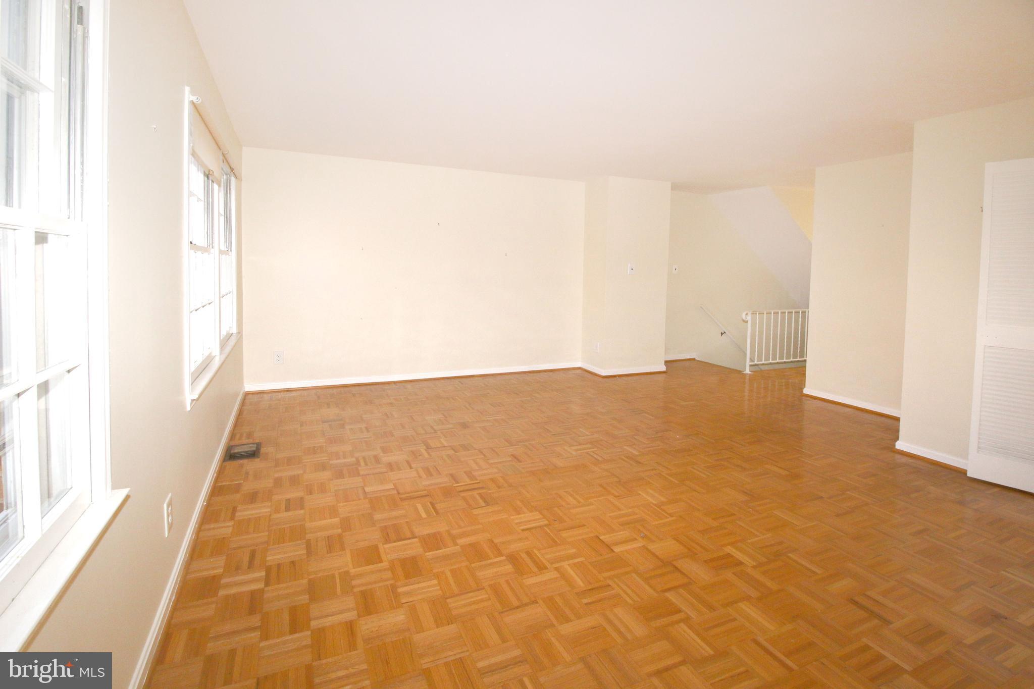 LONDON TOWNE - Residential