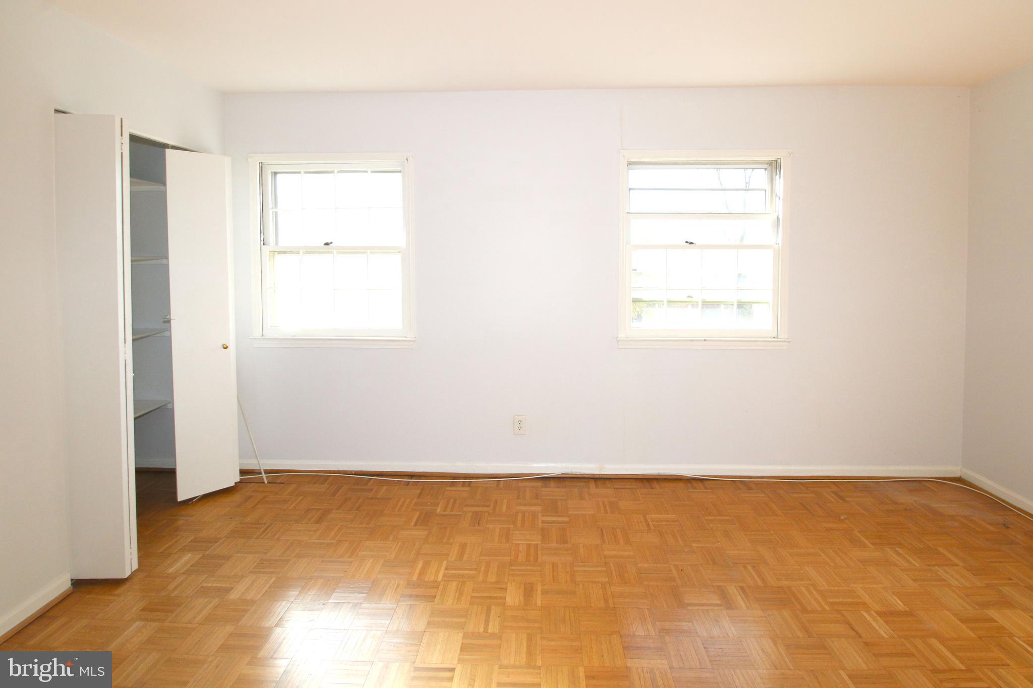 LONDON TOWNE - Residential