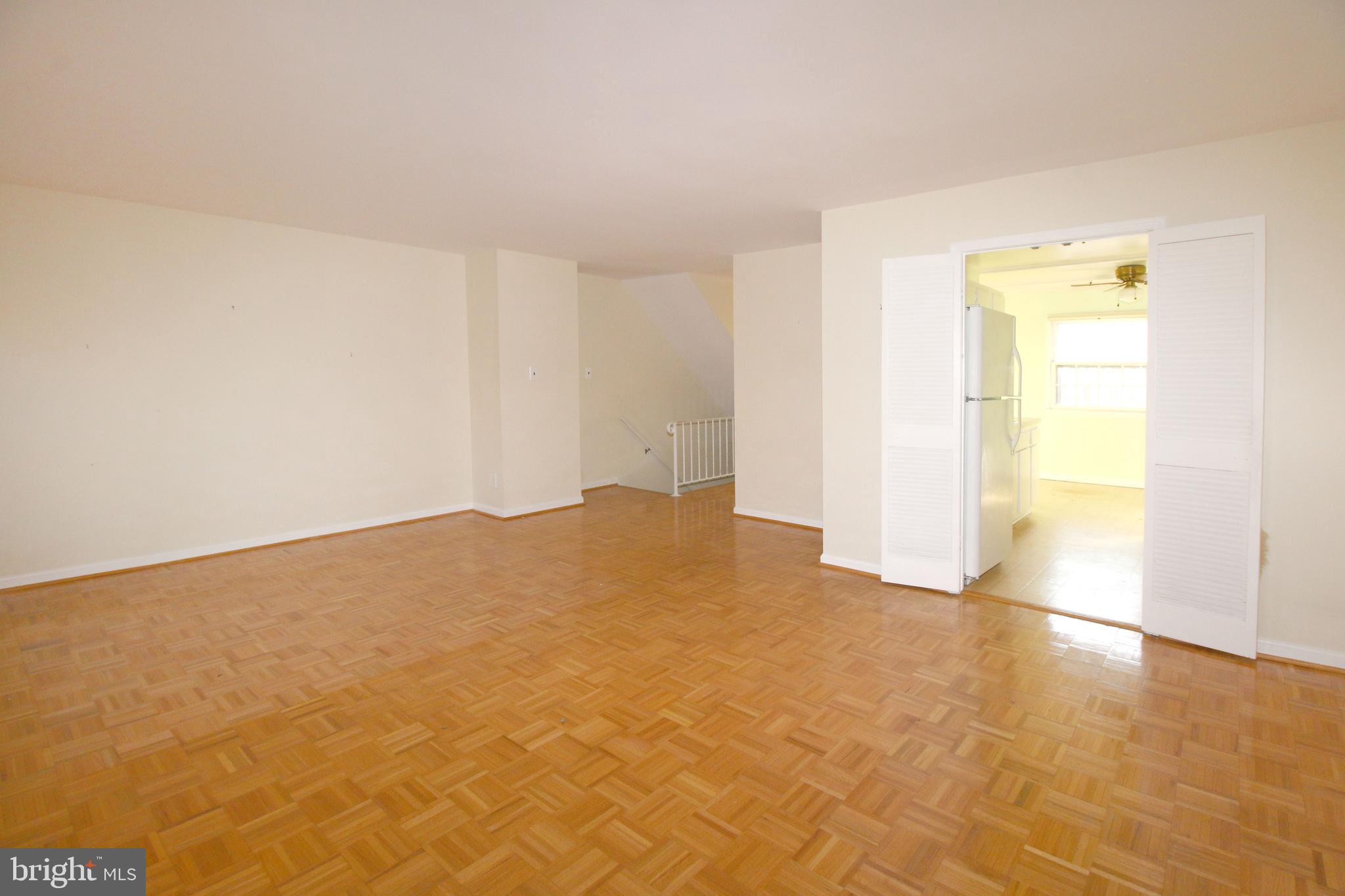 LONDON TOWNE - Residential