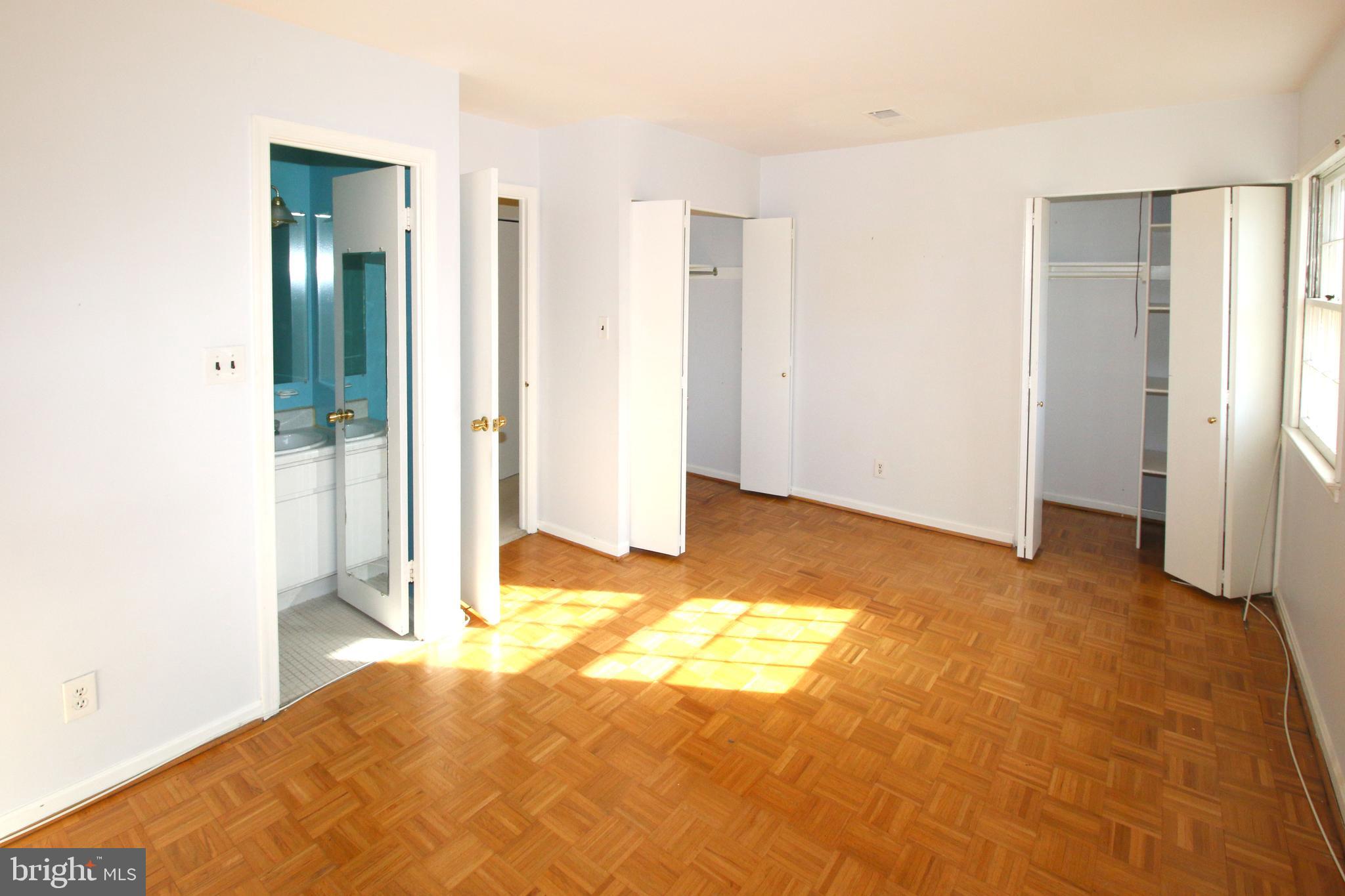 LONDON TOWNE - Residential