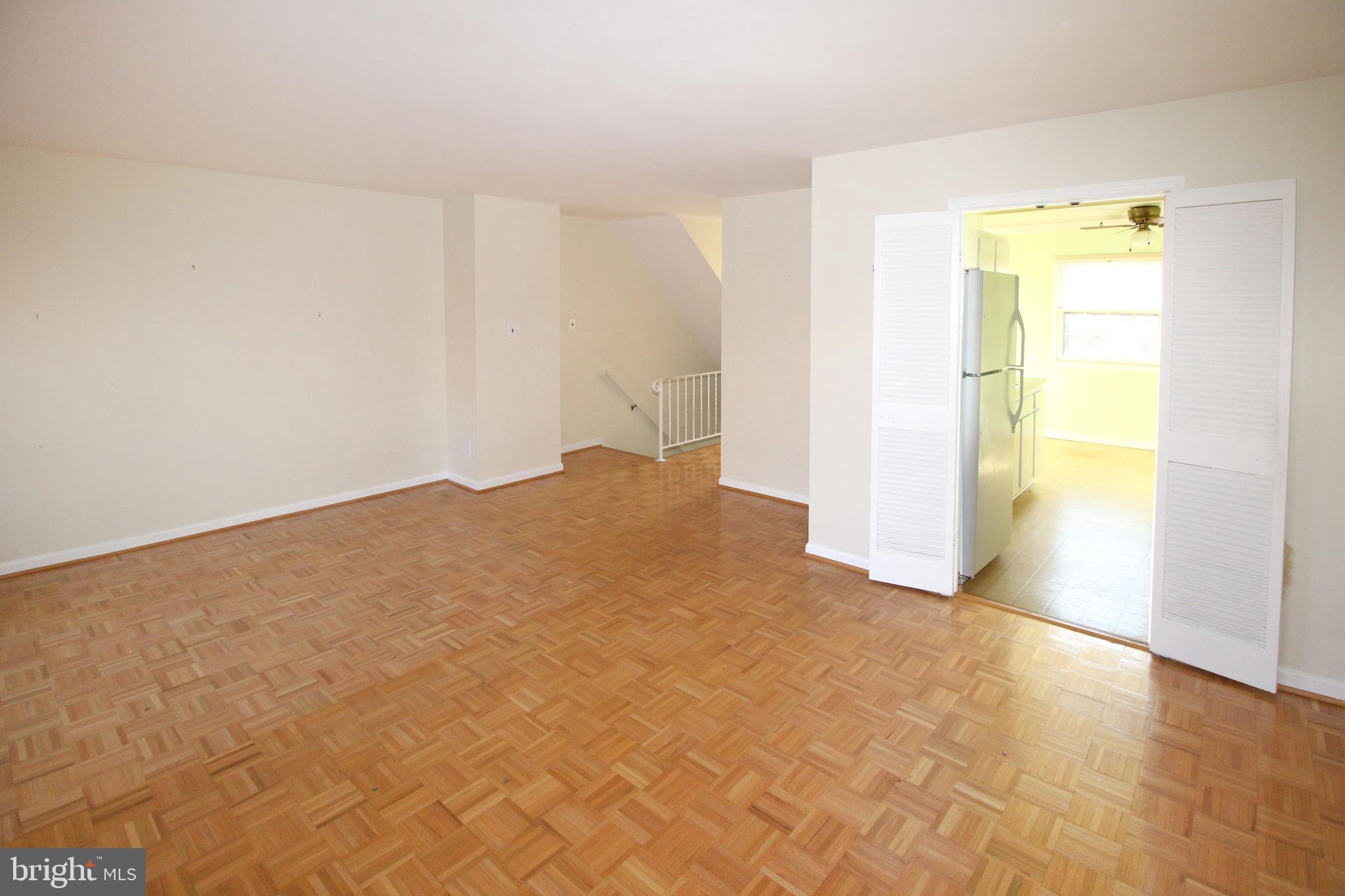 LONDON TOWNE - Residential