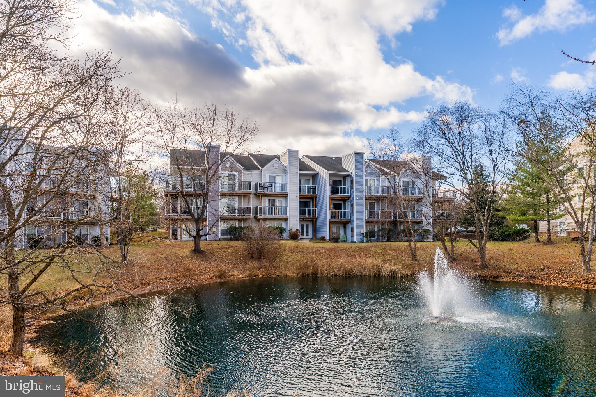 LAKESHORE CONDO - Residential Lease