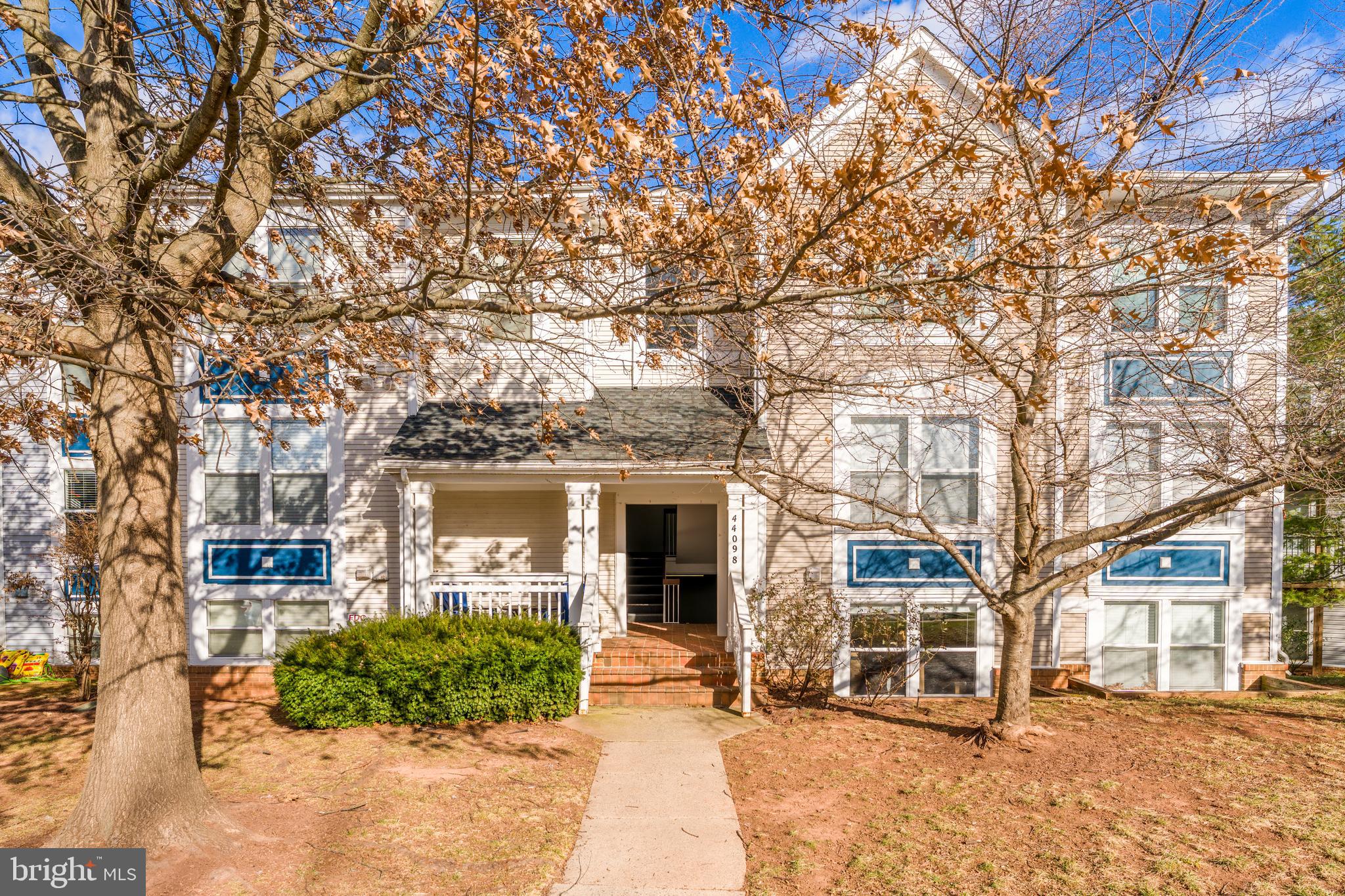 LAKESHORE CONDO - Residential Lease