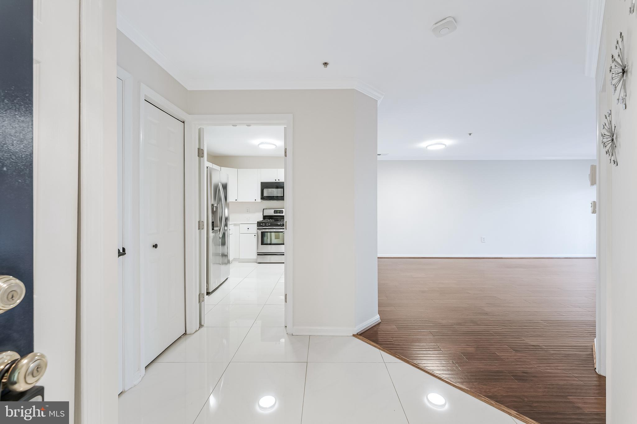 LAKESHORE CONDO - Residential Lease