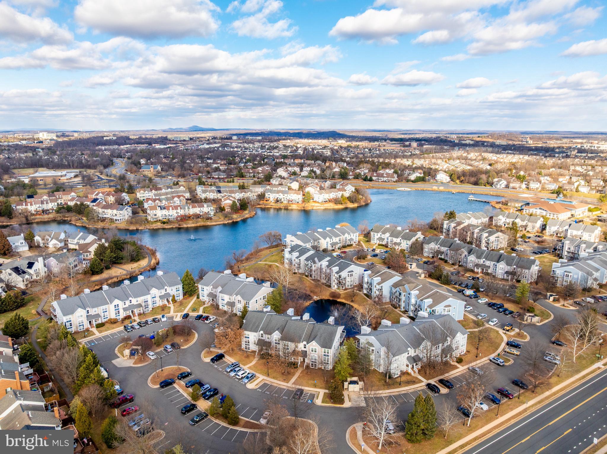 LAKESHORE CONDO - Residential Lease