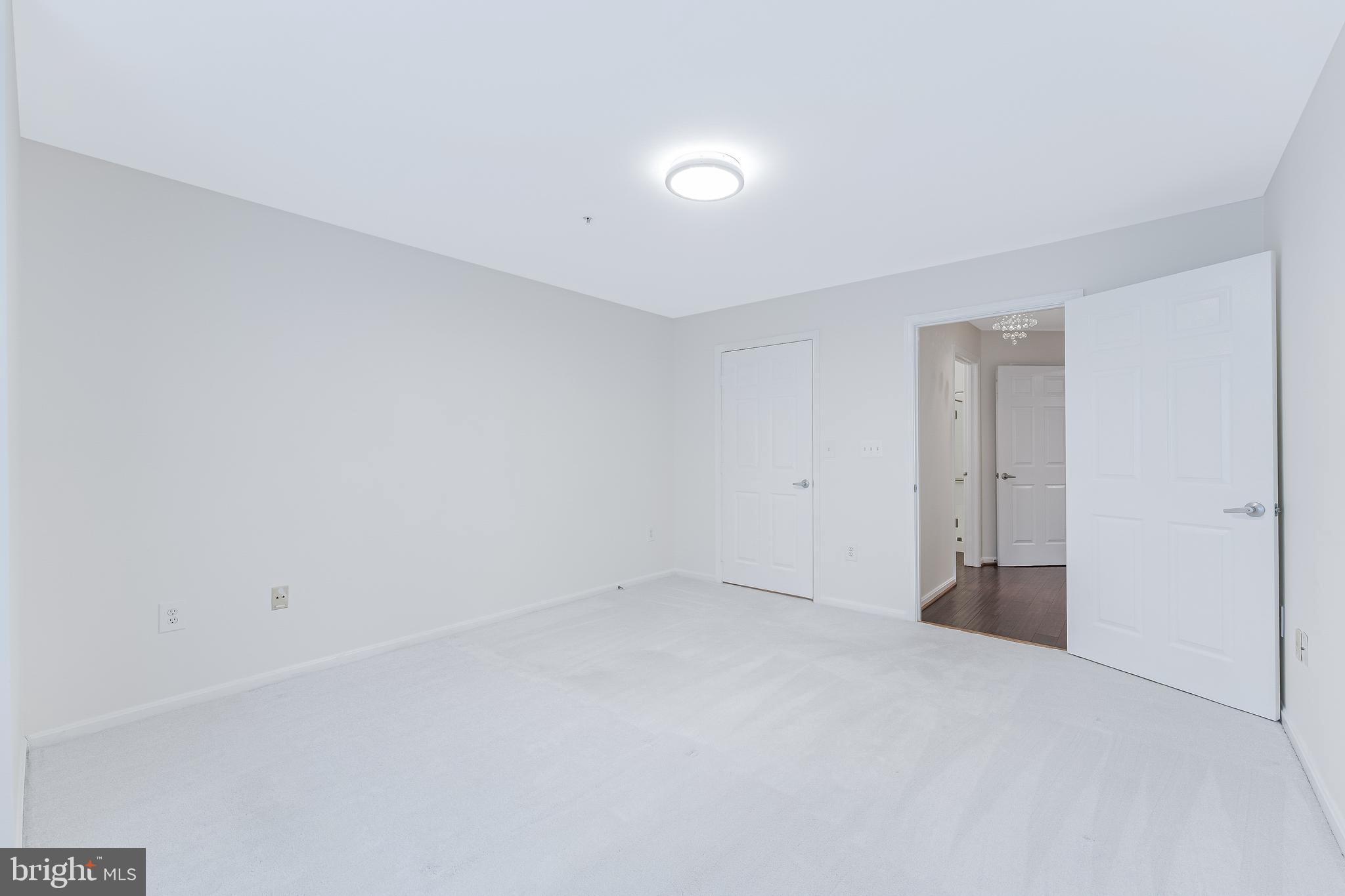 LAKESHORE CONDO - Residential Lease