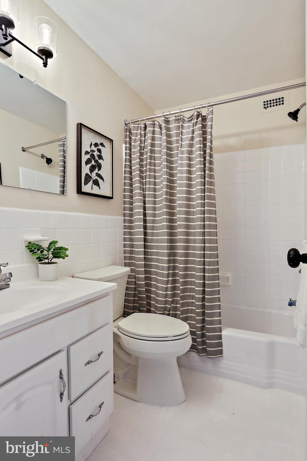 WHITEHALL - Residential