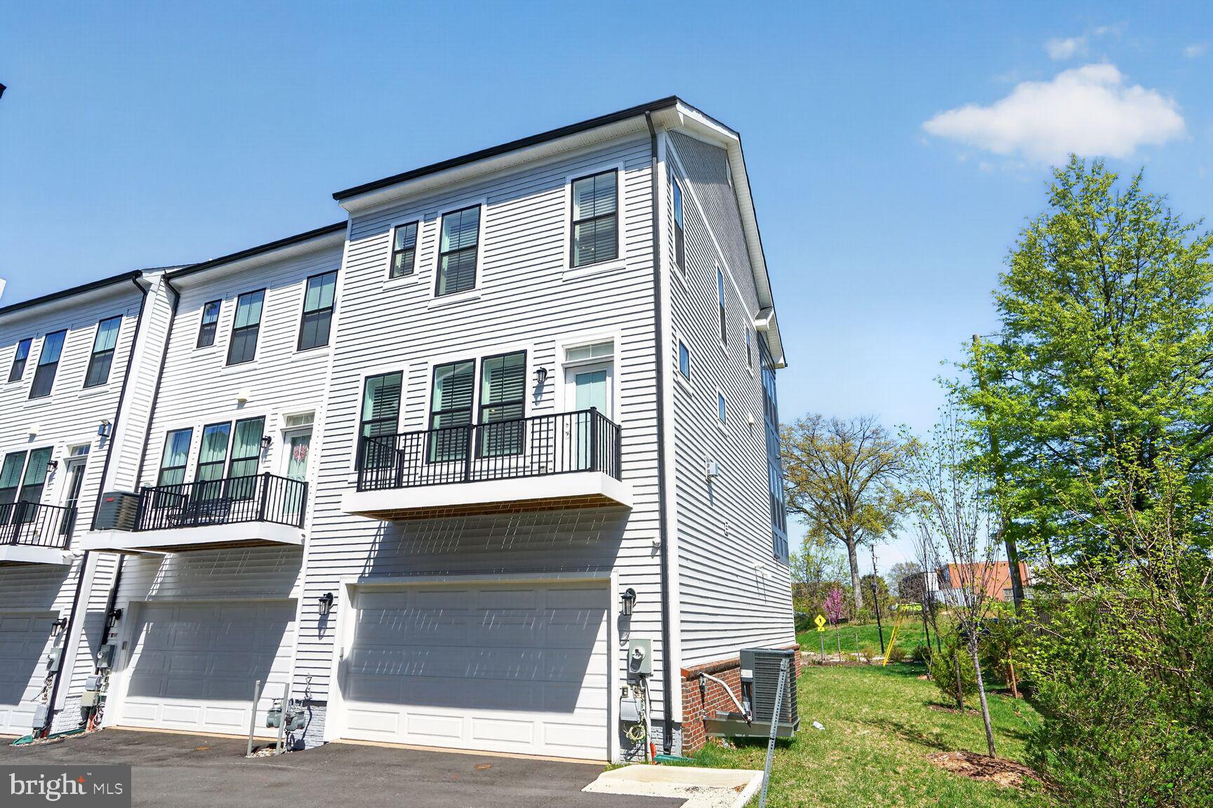 TOWNES AT LITTLE RIVER CROSSING - Residential