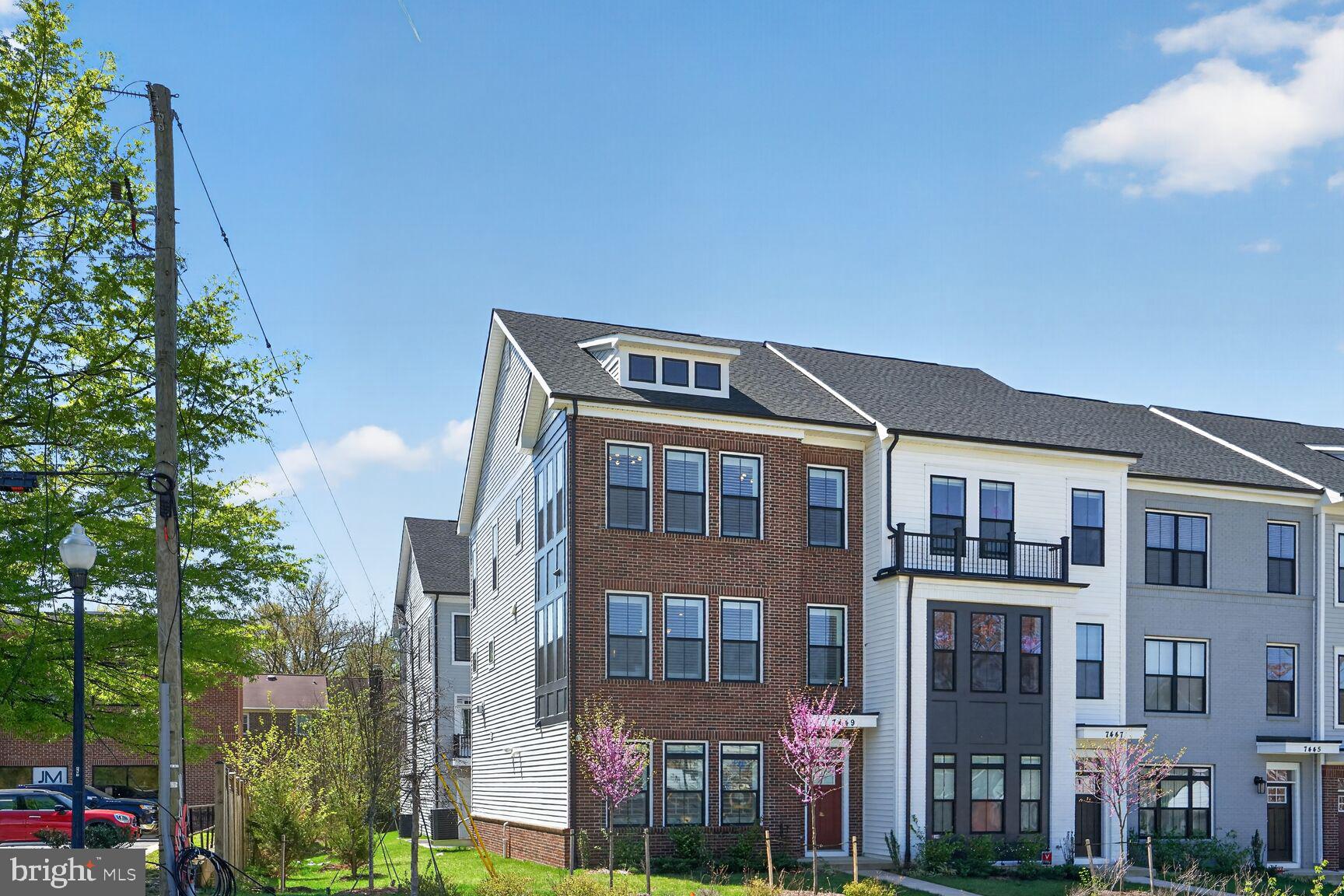 TOWNES AT LITTLE RIVER CROSSING - Residential