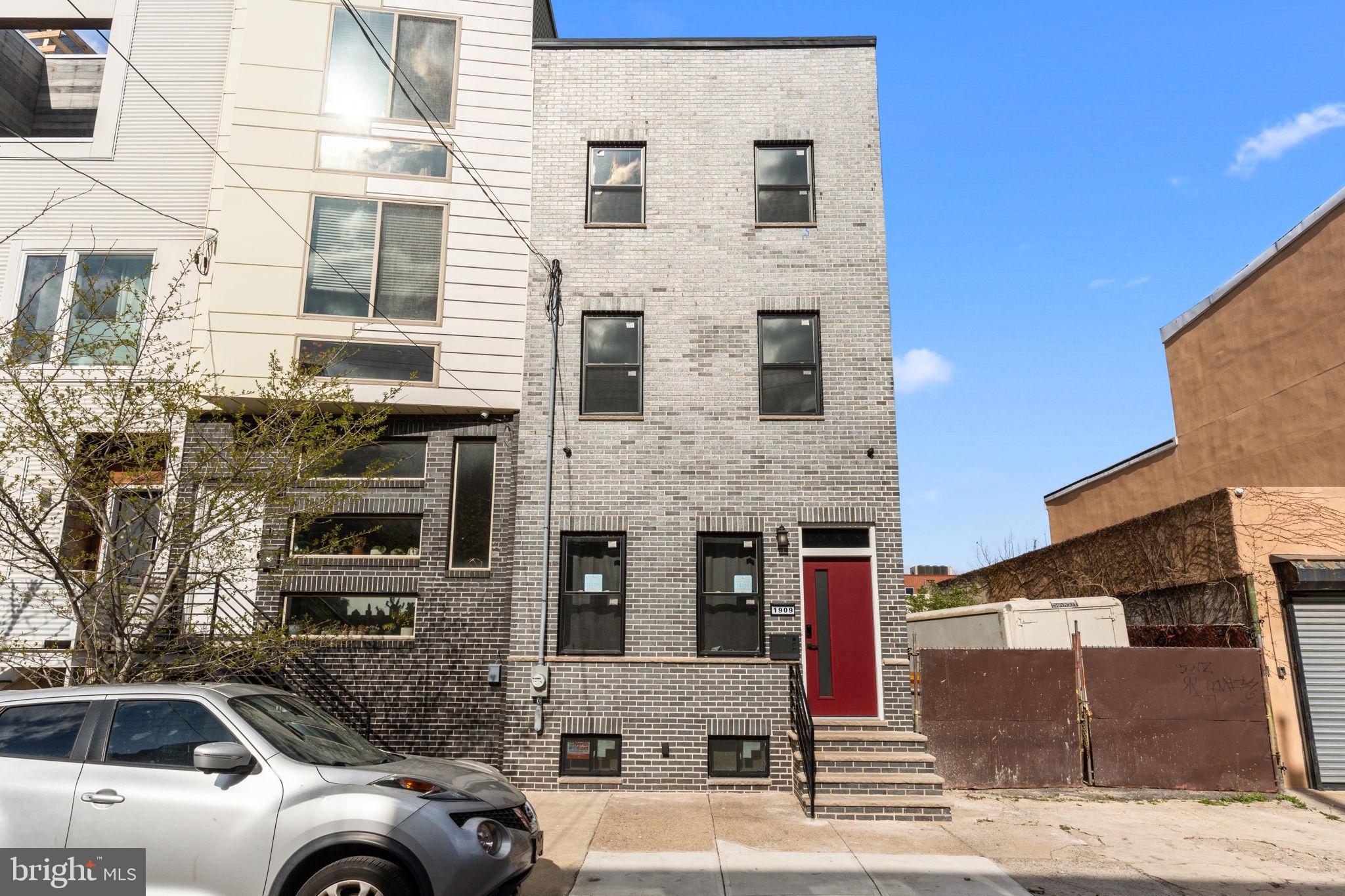EAST KENSINGTON - Residential