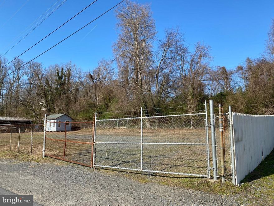 11,175 foot fenced in vacant lot to store trucks, equipment, etc... Small shed on lot 12x16.  Credit application must be completed online, fee is $75:  https://listing2leasing.com/q.php?q=22665-van-wert-ln---storage-yard-leonardtown-md-20650-02jdvt