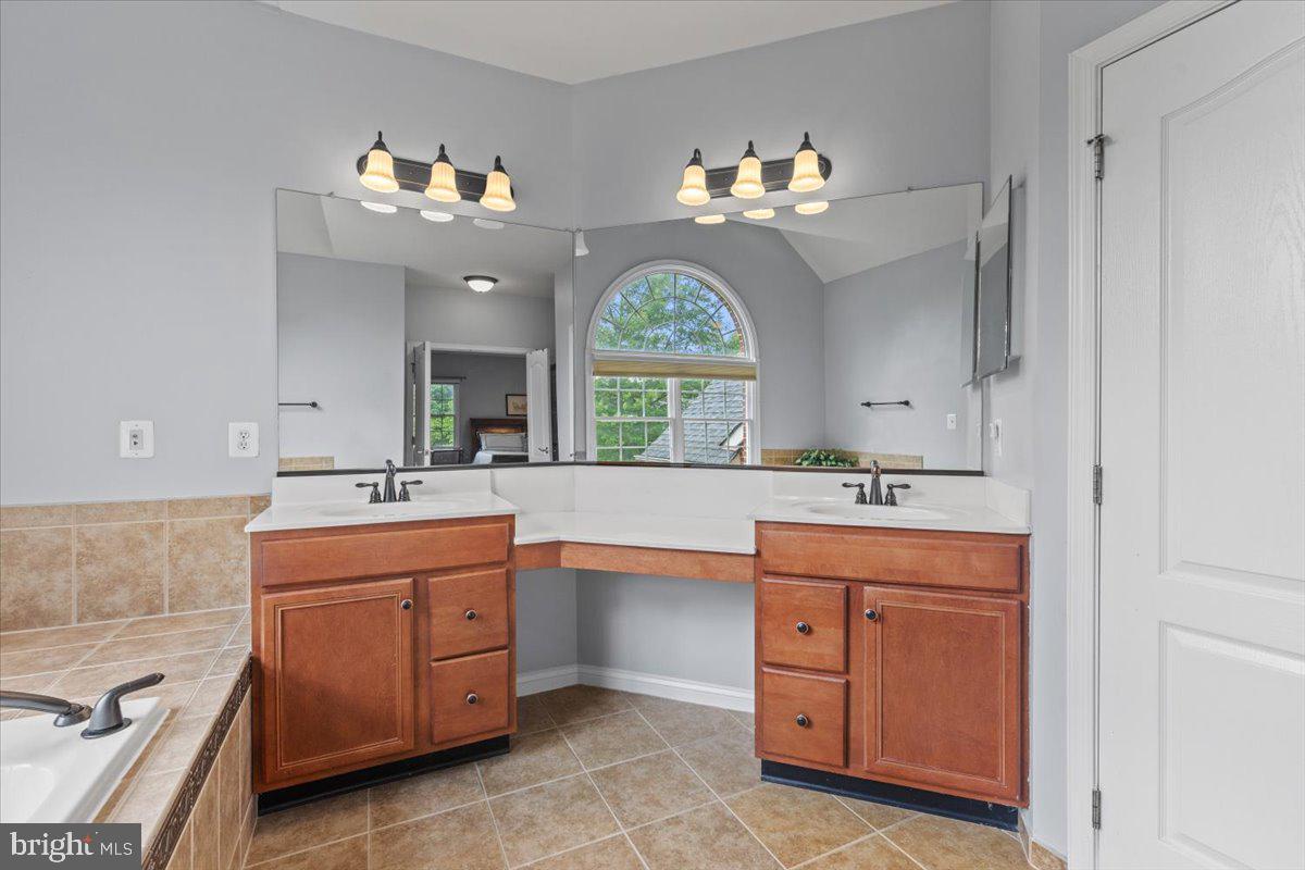 BELMONT COUNTRY CLUB - Residential