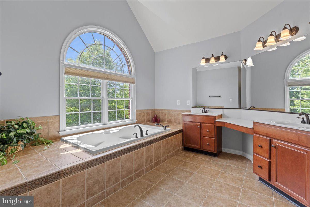 BELMONT COUNTRY CLUB - Residential