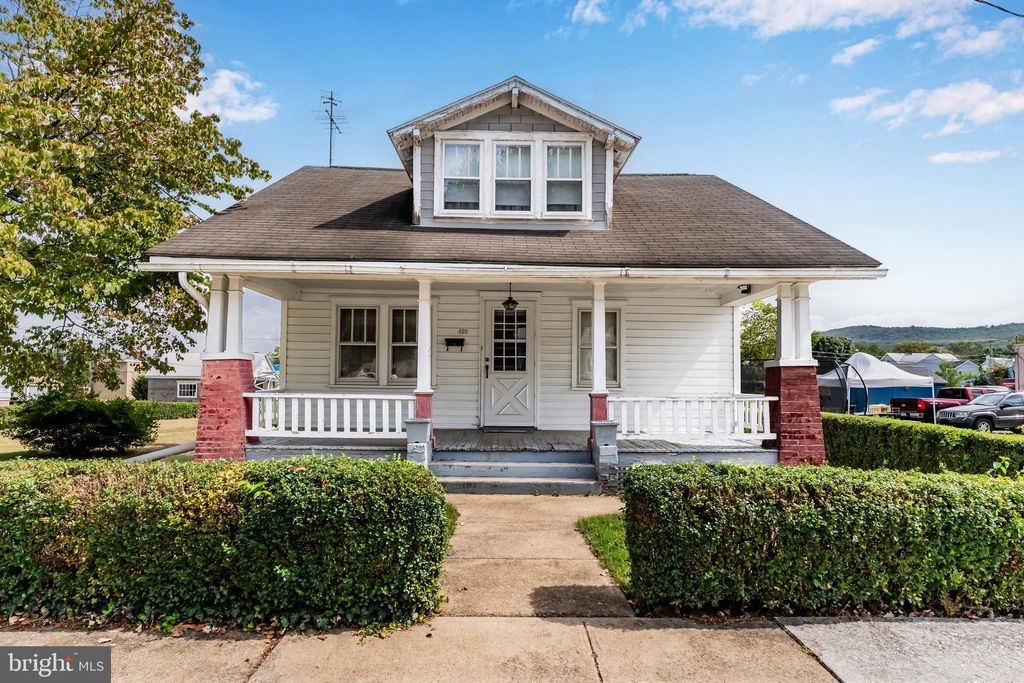 Photo of 420 Chestnut St, MOUNT HOLLY SPRINGS, PA 17065 (MLS # PACB2046618)
