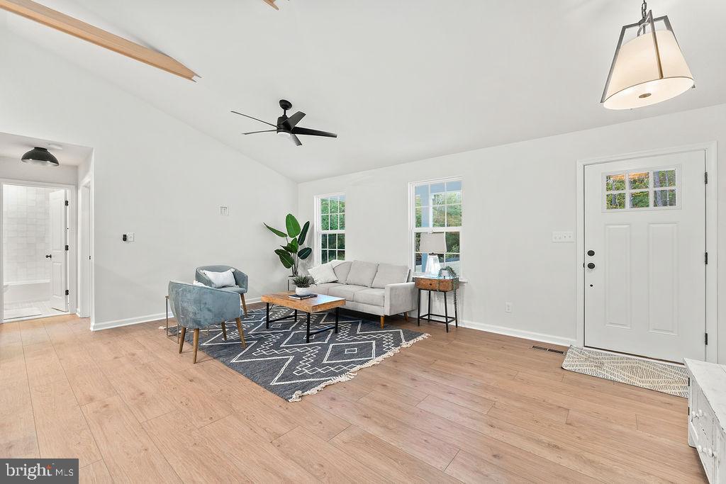 PINE HARBOUR - Residential