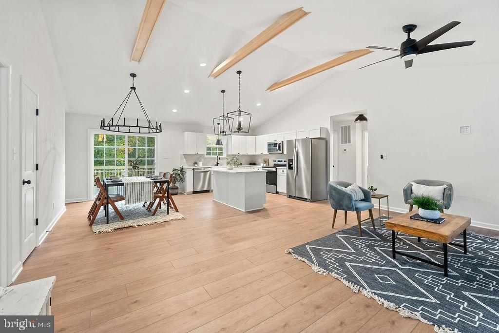 PINE HARBOUR - Residential