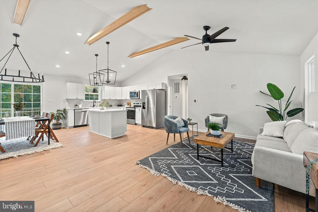 PINE HARBOUR - Residential