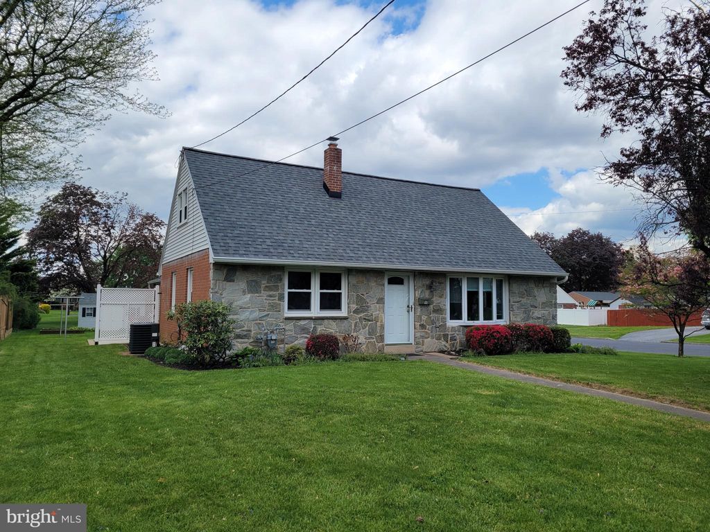 Photo of 6294 CARPENTER ST, EAST PETERSBURG, PA 17520 (MLS # PALA2033972)