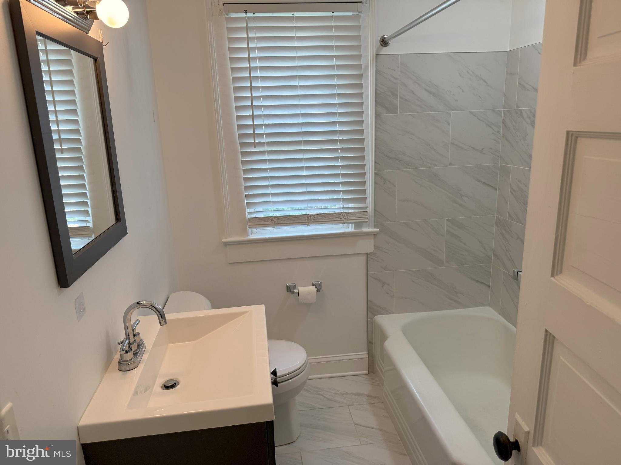 COURTLAND HEIGHTS - Residential Lease