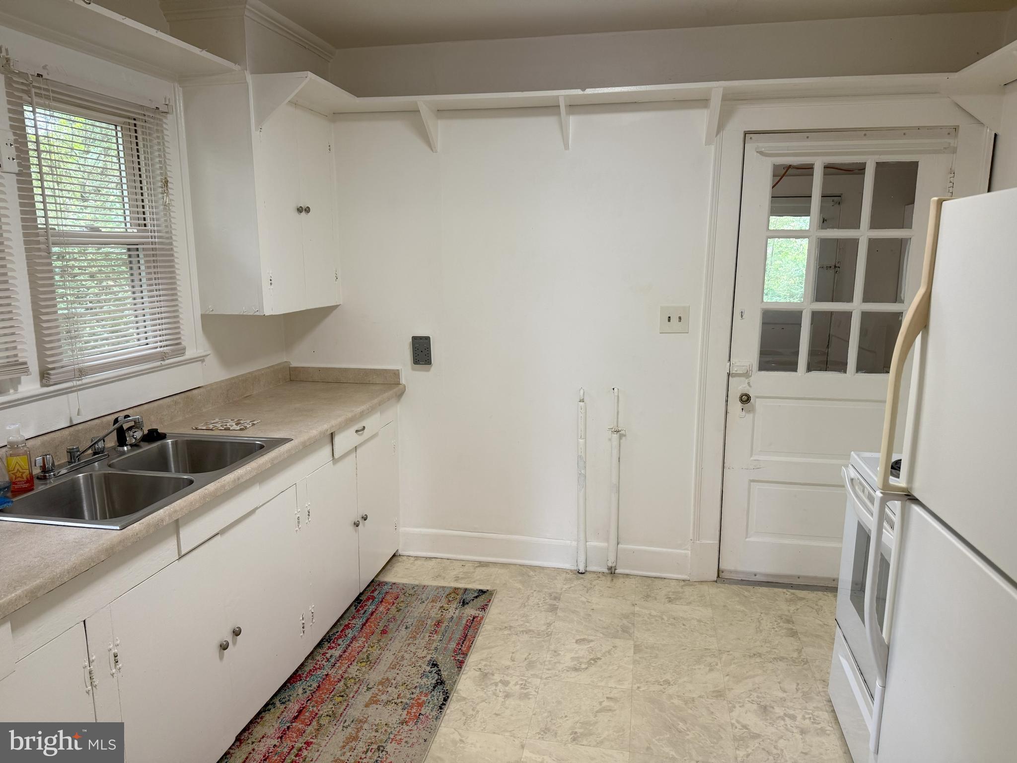 COURTLAND HEIGHTS - Residential Lease