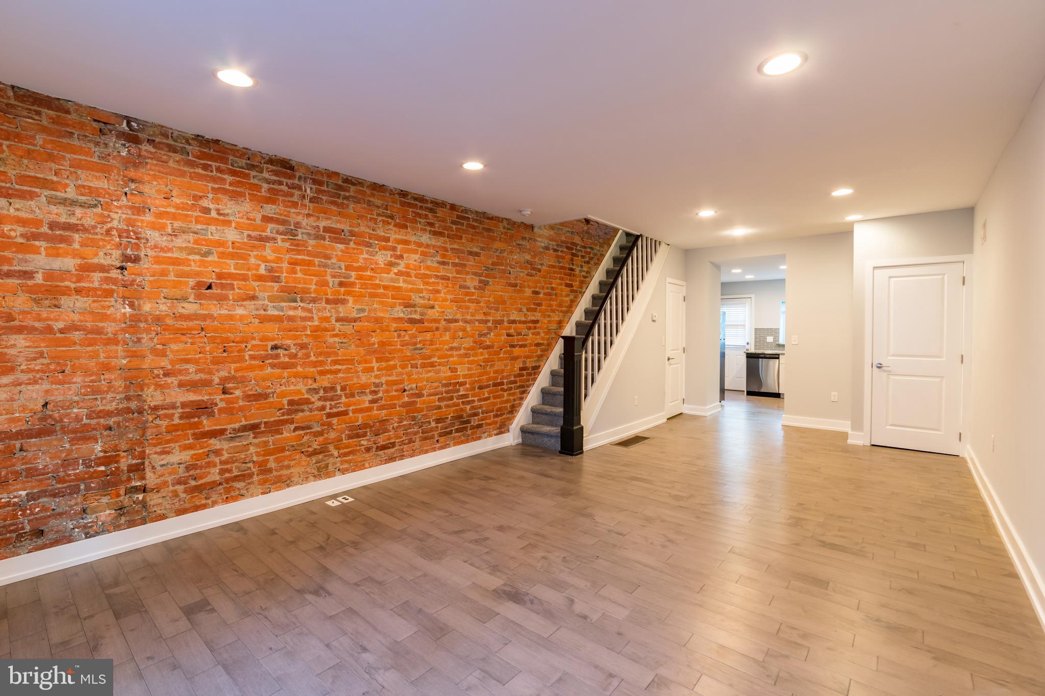 GIRARD ESTATES - Residential Lease