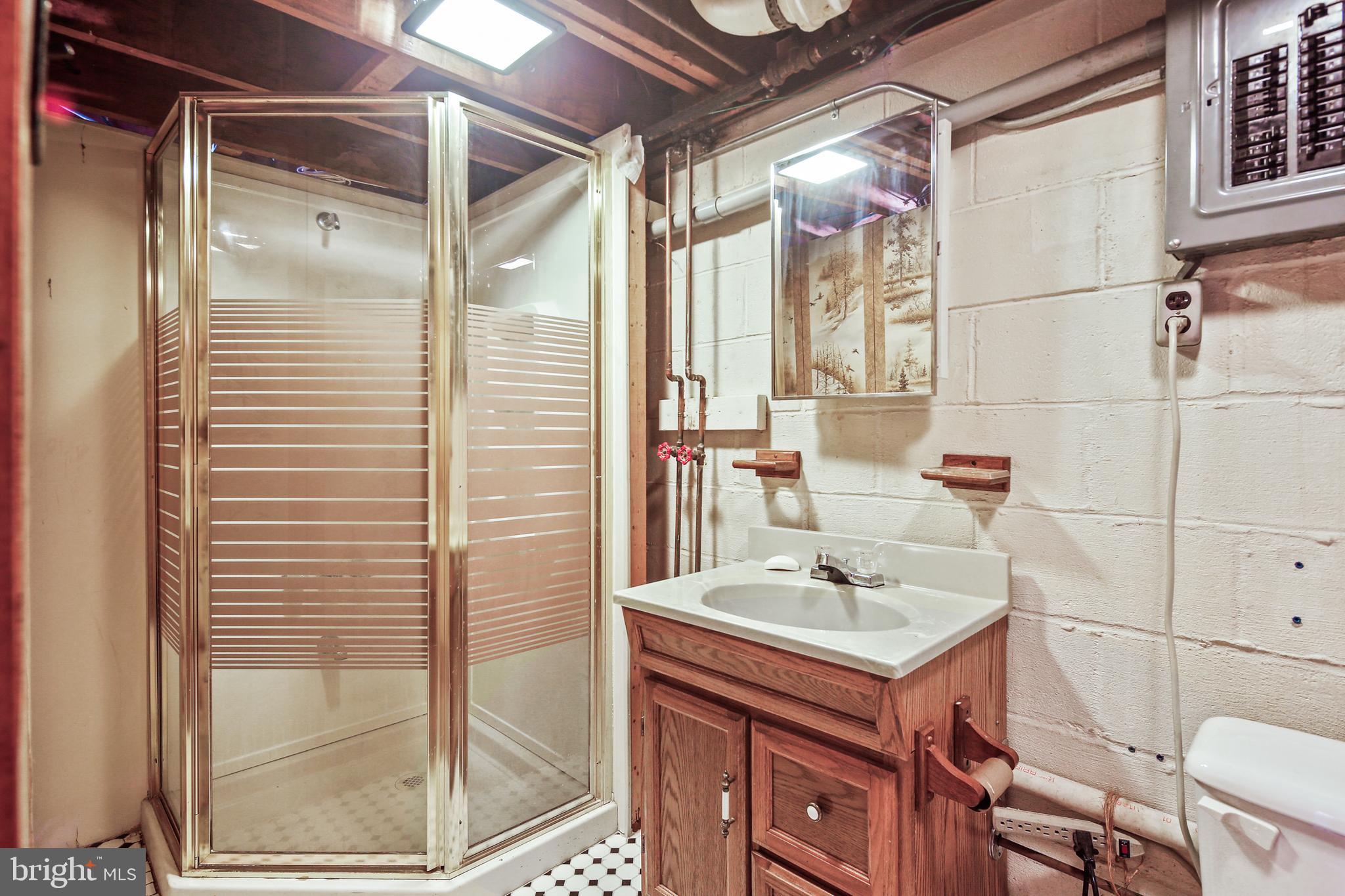 CATONSVILLE MANOR - Residential