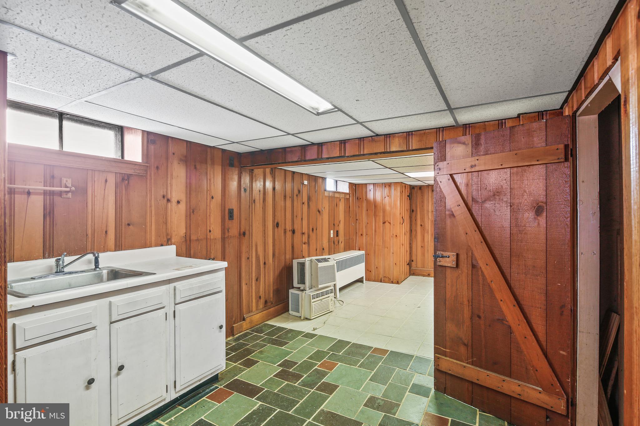 CATONSVILLE MANOR - Residential