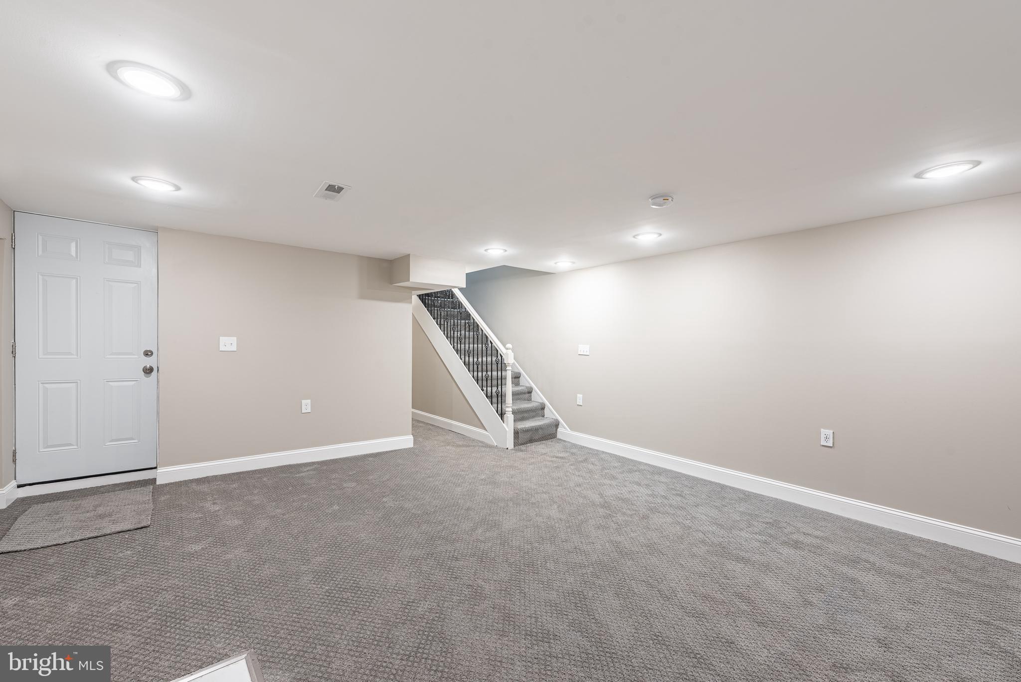 HOLLINS MARKET - Residential