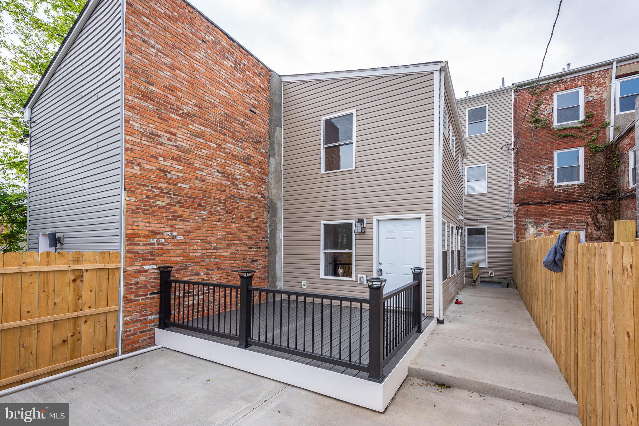 HOLLINS MARKET - Residential