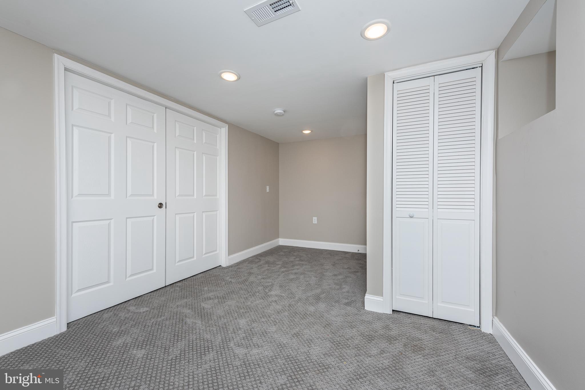 HOLLINS MARKET - Residential