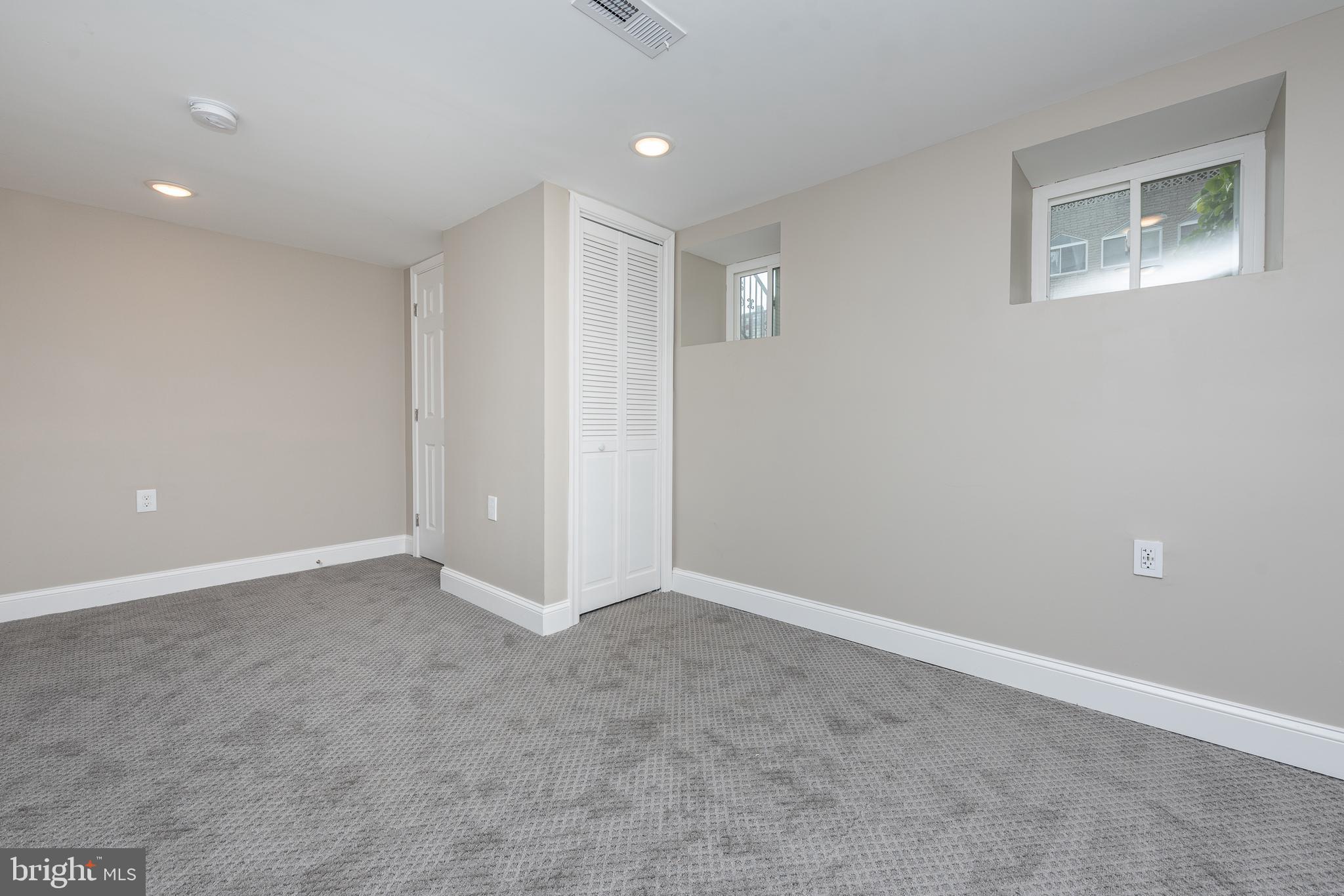 HOLLINS MARKET - Residential