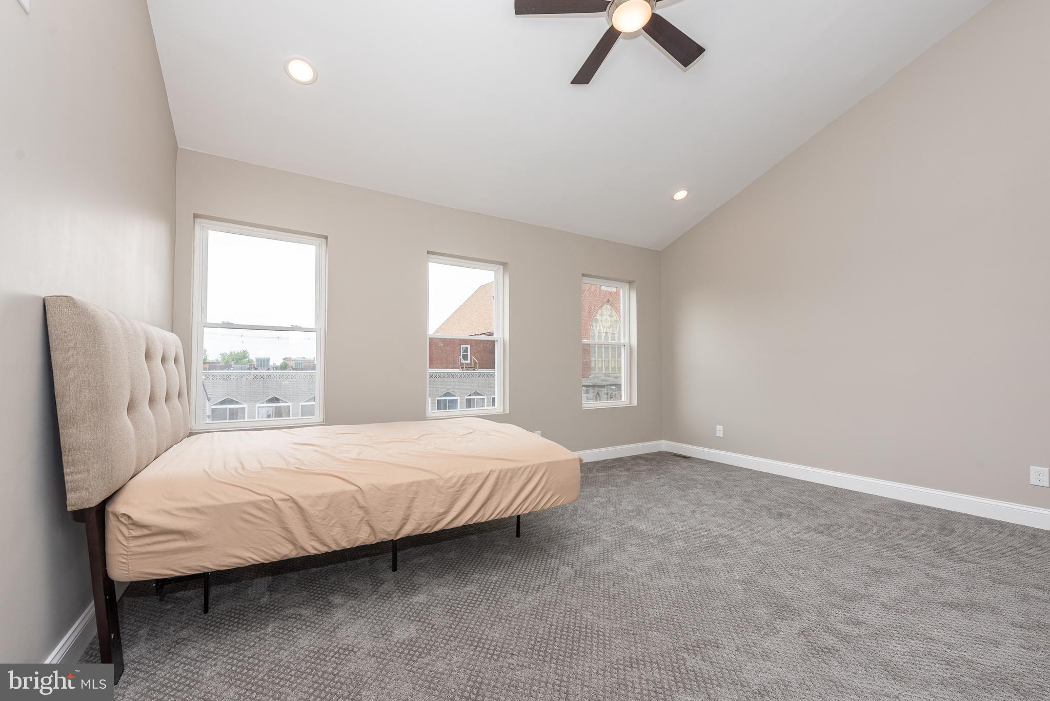 HOLLINS MARKET - Residential