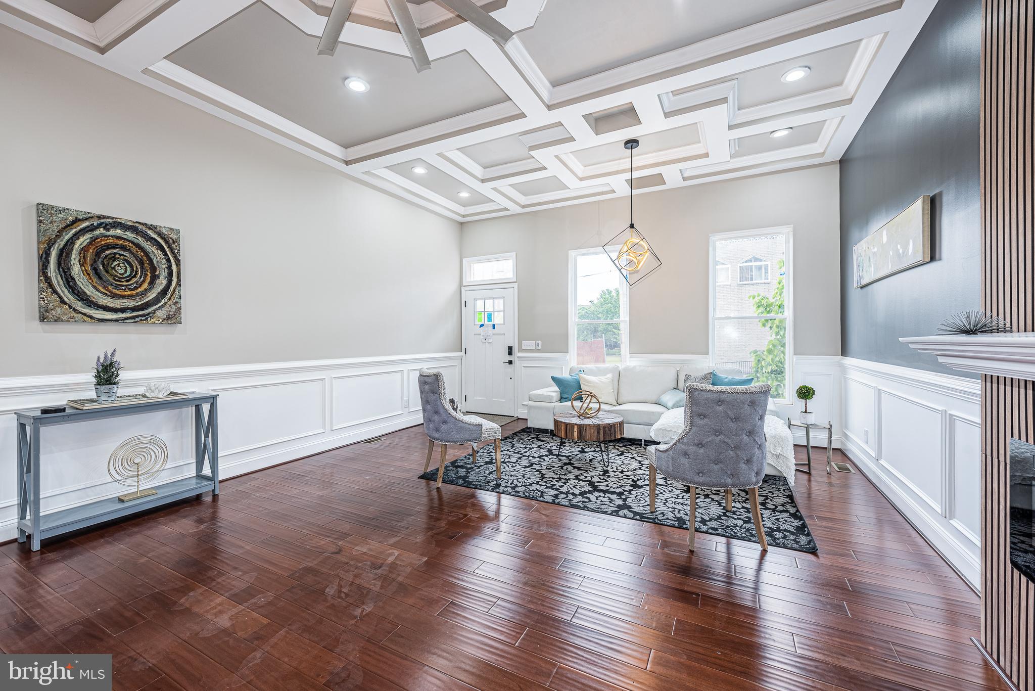 HOLLINS MARKET - Residential