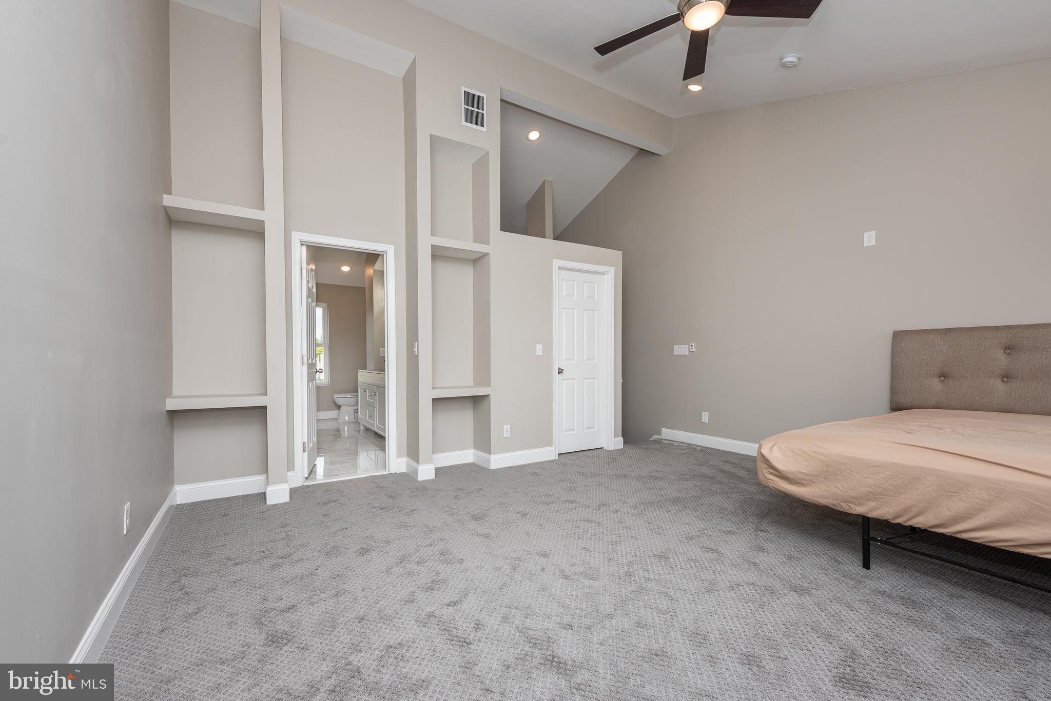 HOLLINS MARKET - Residential